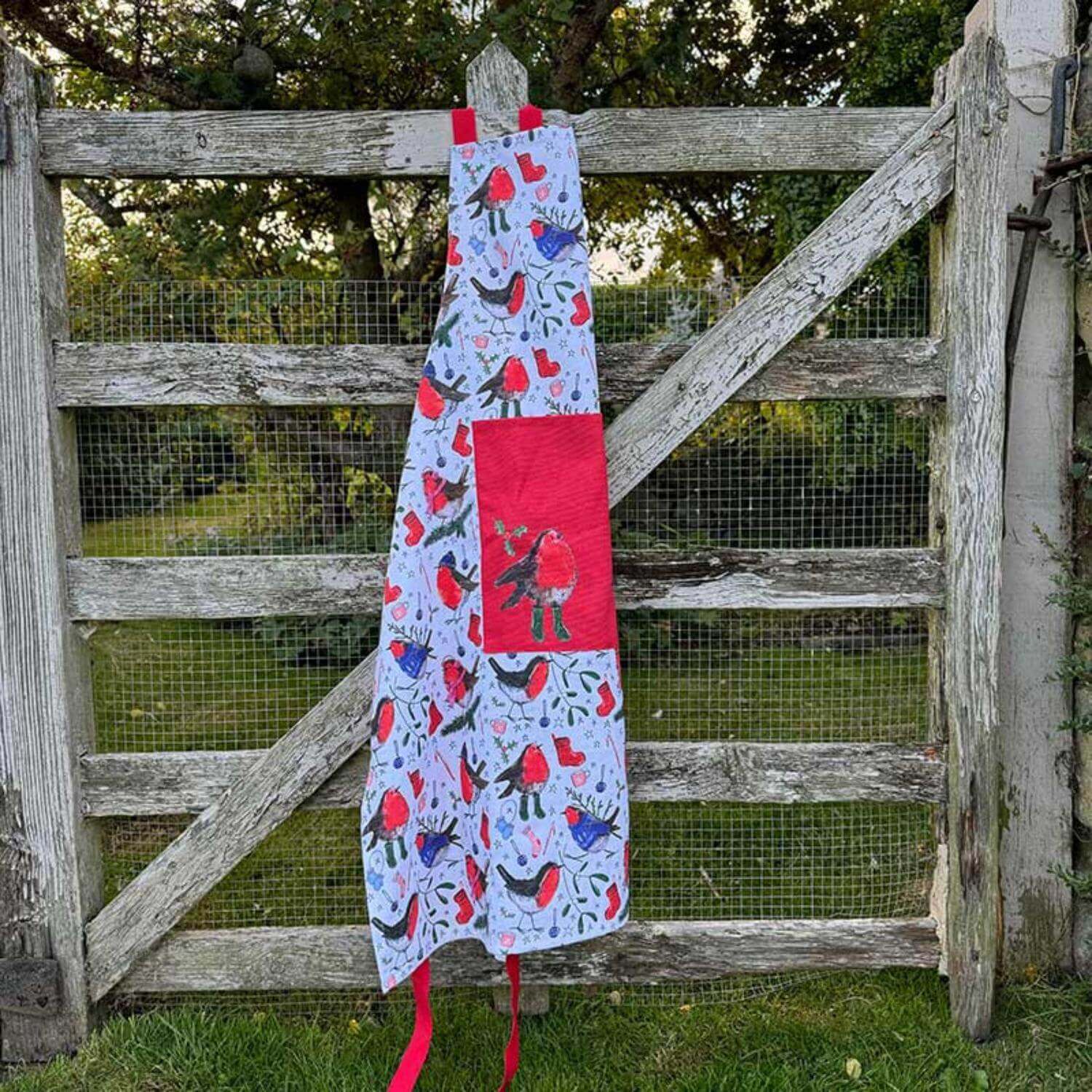 Alex Clark Christmas 100% Cotton Apron - Festive Robins - Image 2