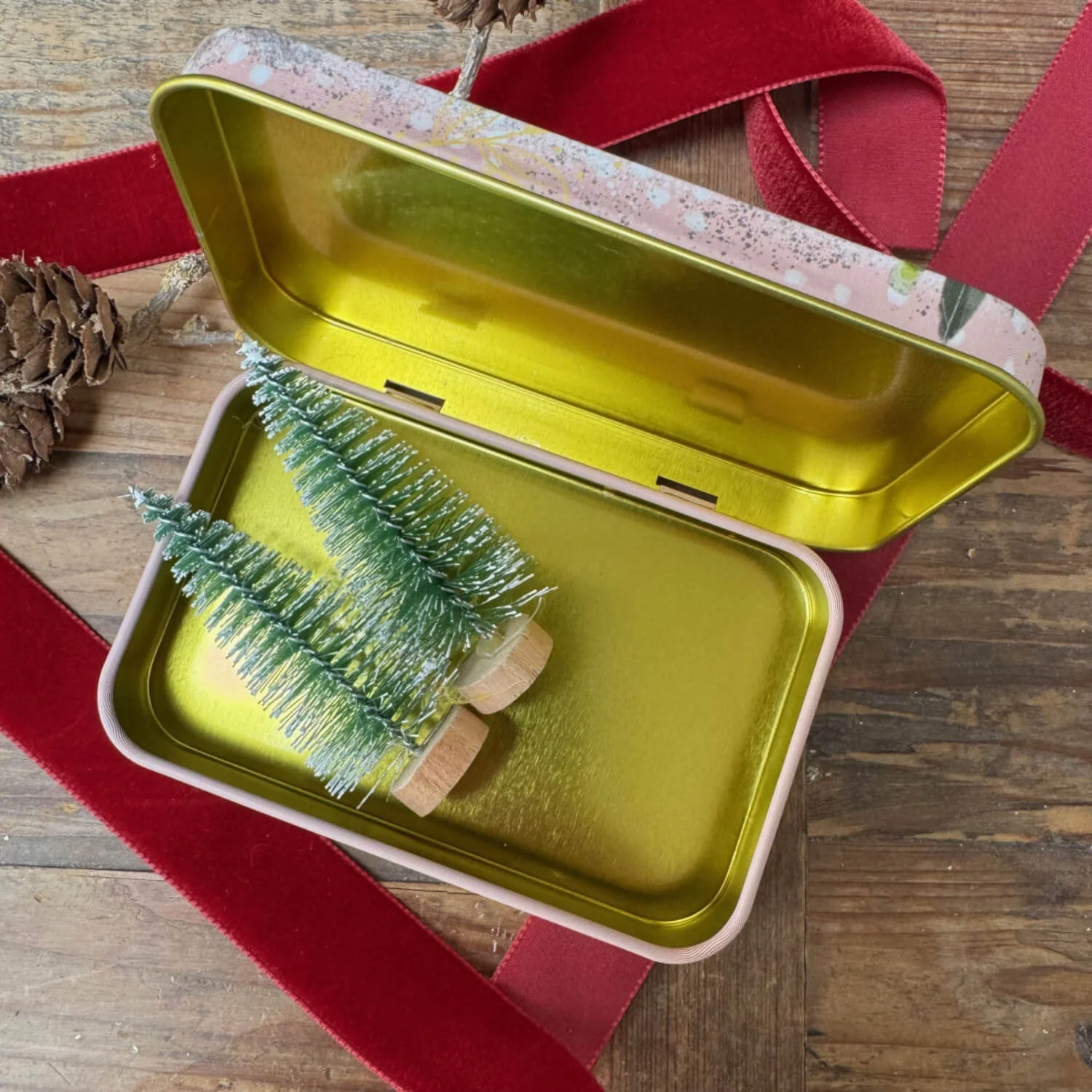 Alex Clark Christmas Small Rectangular Tin With Hinged Lid - Robin & Berries - Image 2