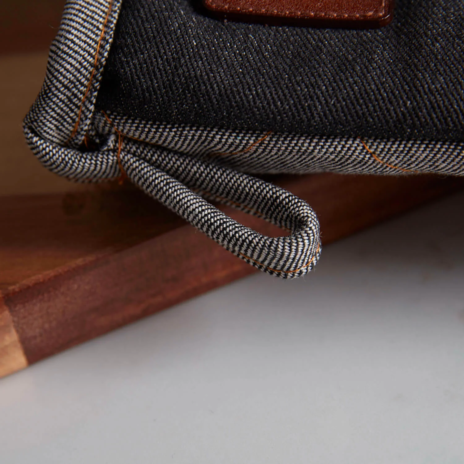 Barbary & Oak Denim Single Oven Glove - Image 5
