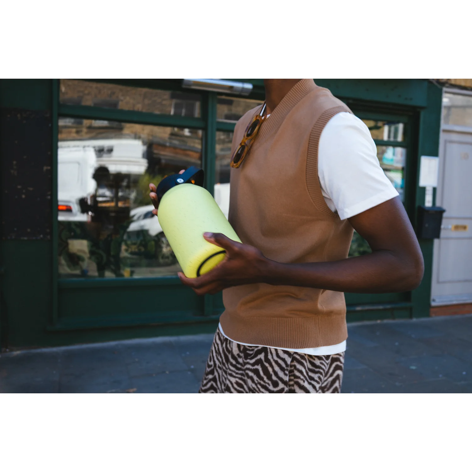 Chilly's Series 2 Big Mouth 2-Litre Water Bottle - Limelite Fleck - Image 7