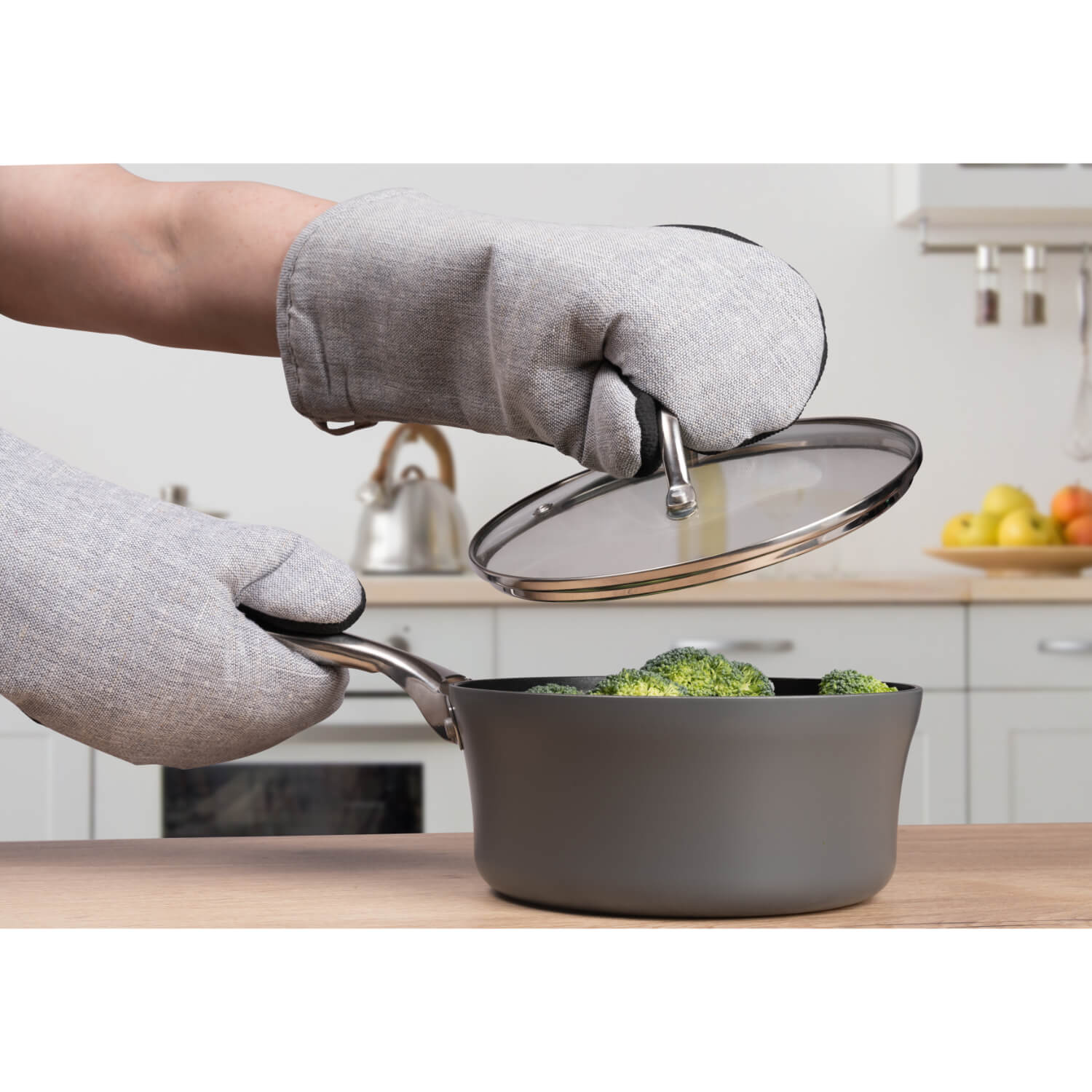 Cuisinart Neoprene Pack of 2 Oven Mitts - Grey - Image 6