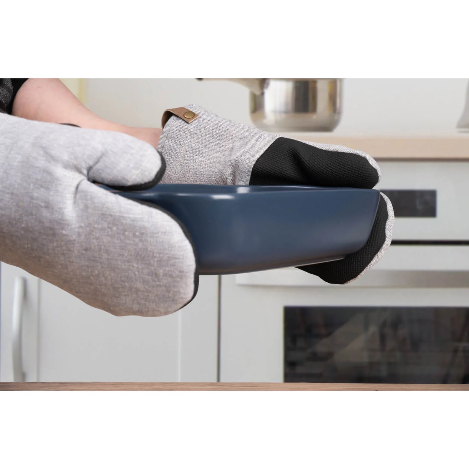 Cuisinart Neoprene Pack of 2 Oven Mitts - Grey - Image 7