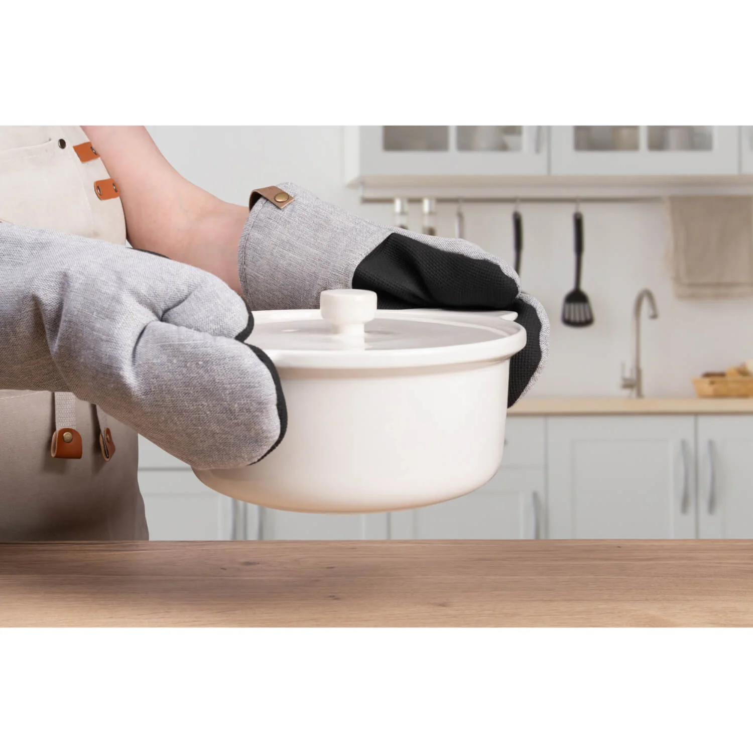 Cuisinart Neoprene Pack of 2 Oven Mitts - Grey - Image 8