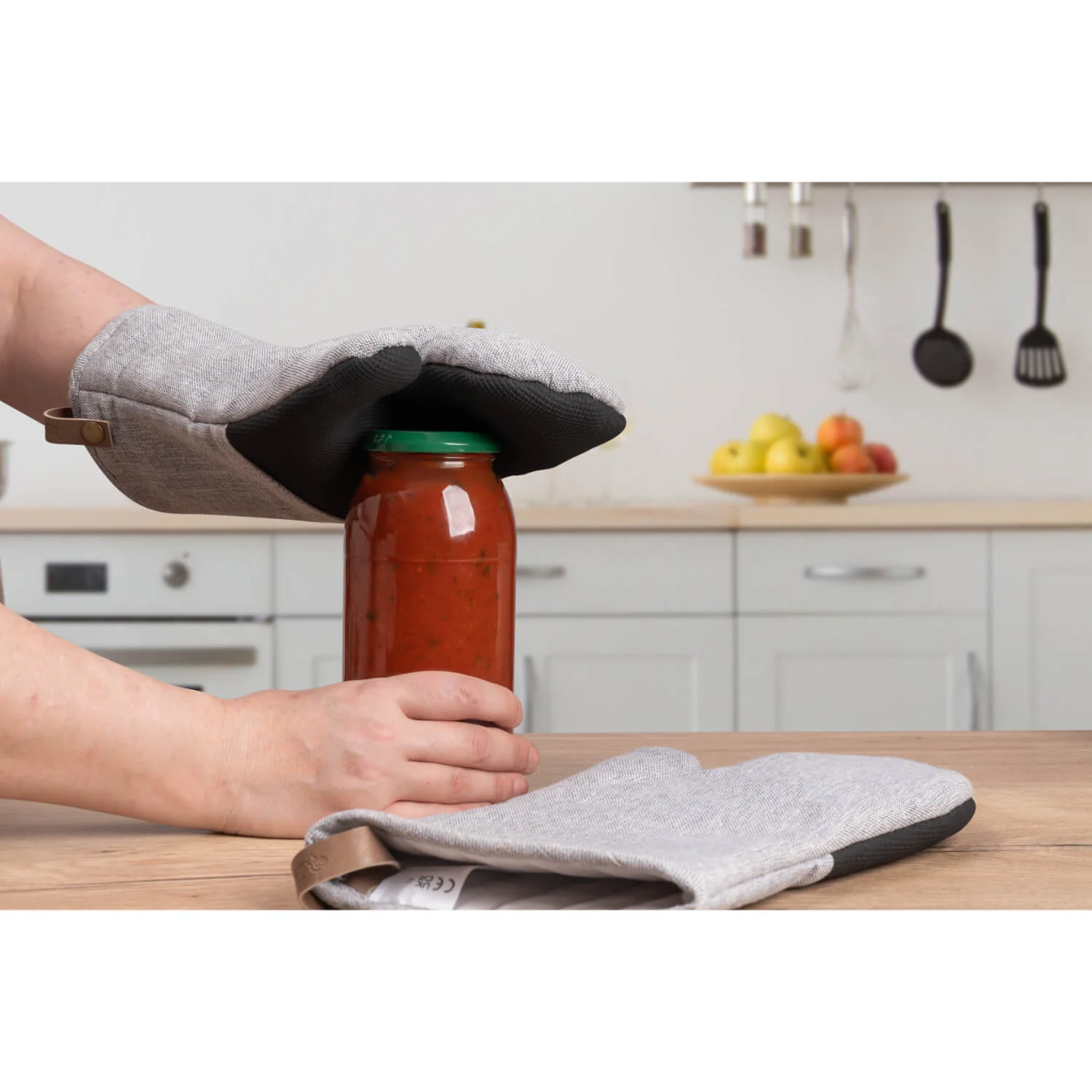 Cuisinart Neoprene Pack of 2 Oven Mitts - Grey - Image 9