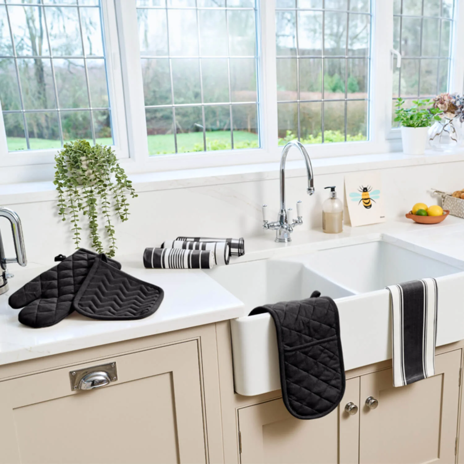Dexam Love Colour Cotton Double Oven Gloves - True Black - Image 7