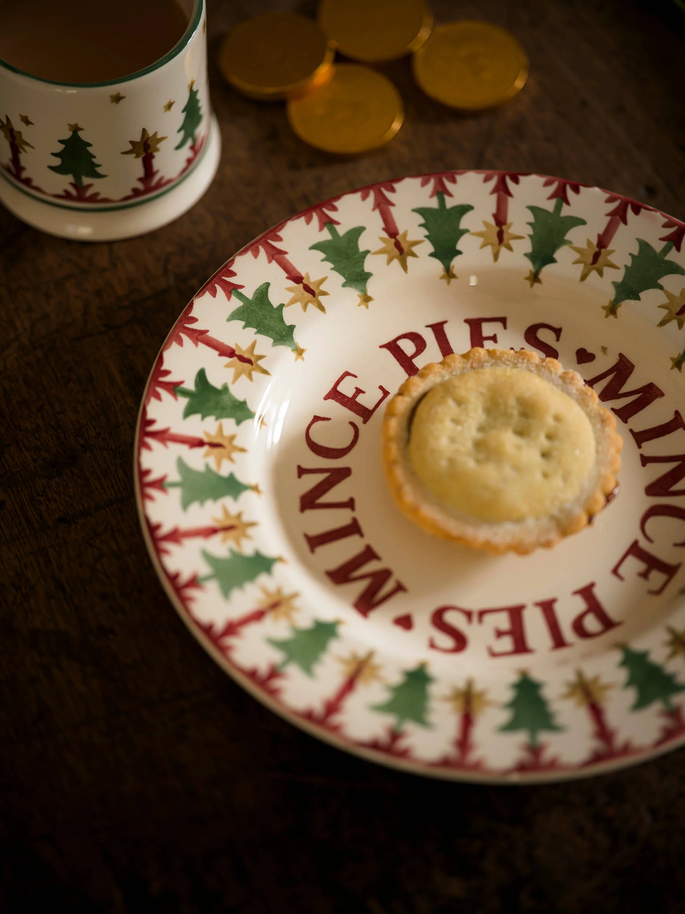 Emma Bridgewater 22cm Christmas Medium Dinner Plate - Christmas Joy - Image 2