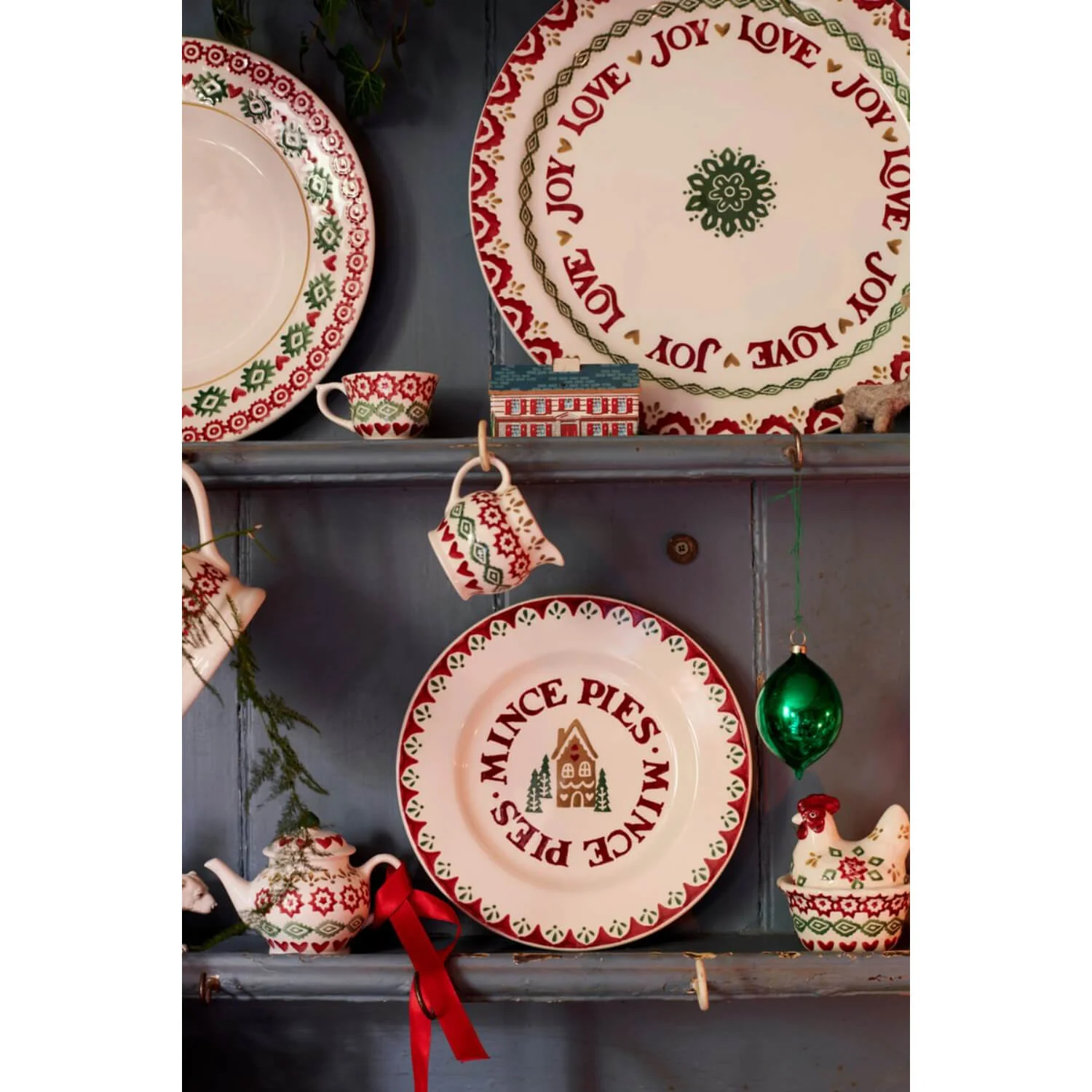 Emma Bridgewater 8 1/2" Plate - Gingerbread Mince Pies - Image 2
