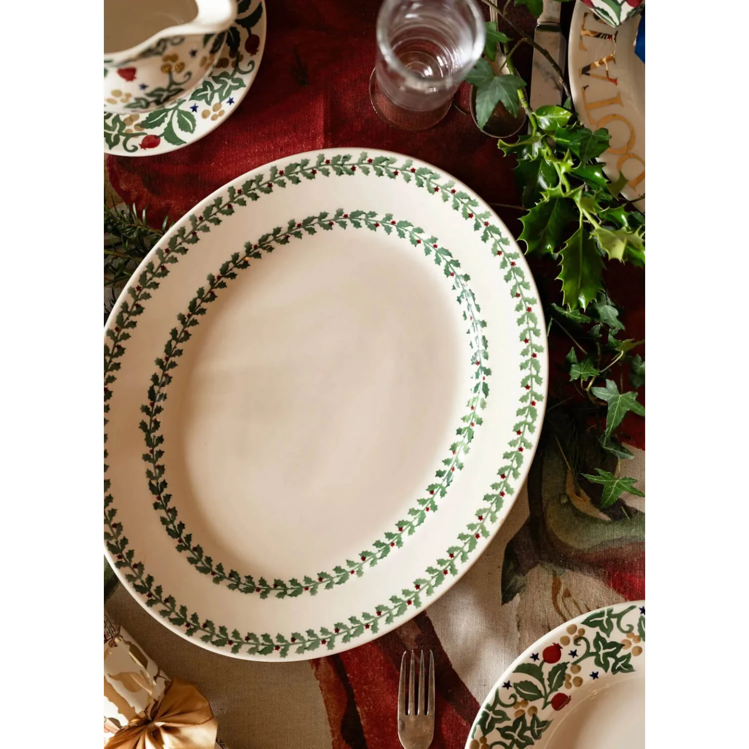 Emma Bridgewater Christmas 36cm x 30cm Oval Platter - Tiny Holly - Image 2