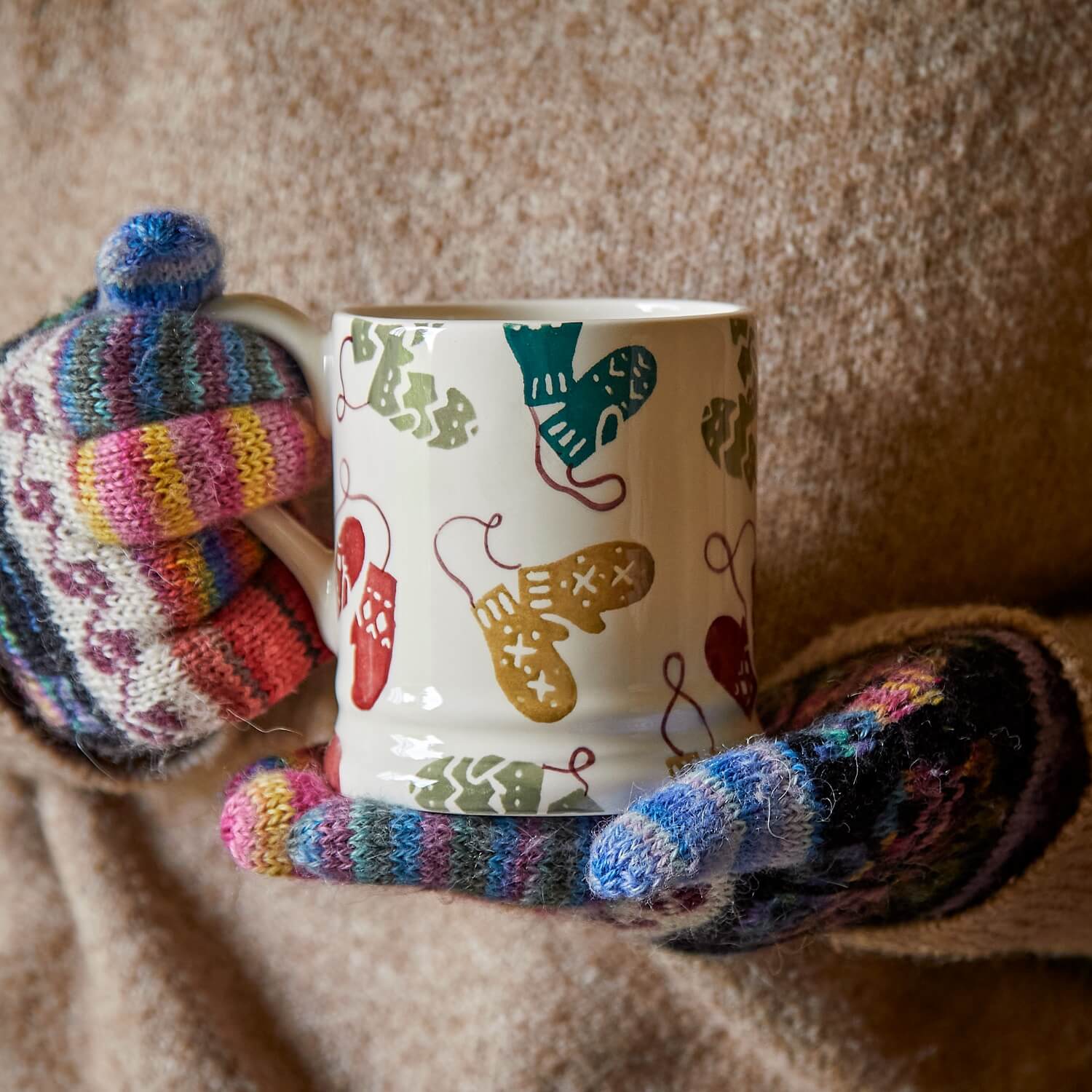Emma Bridgewater Christmas Mittens Half Pint Mug - Image 6