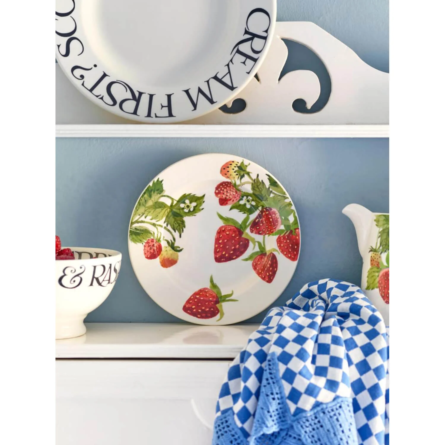 Emma Bridgewater Earthenware 6 1/2" Plate - Strawberries - Image 5