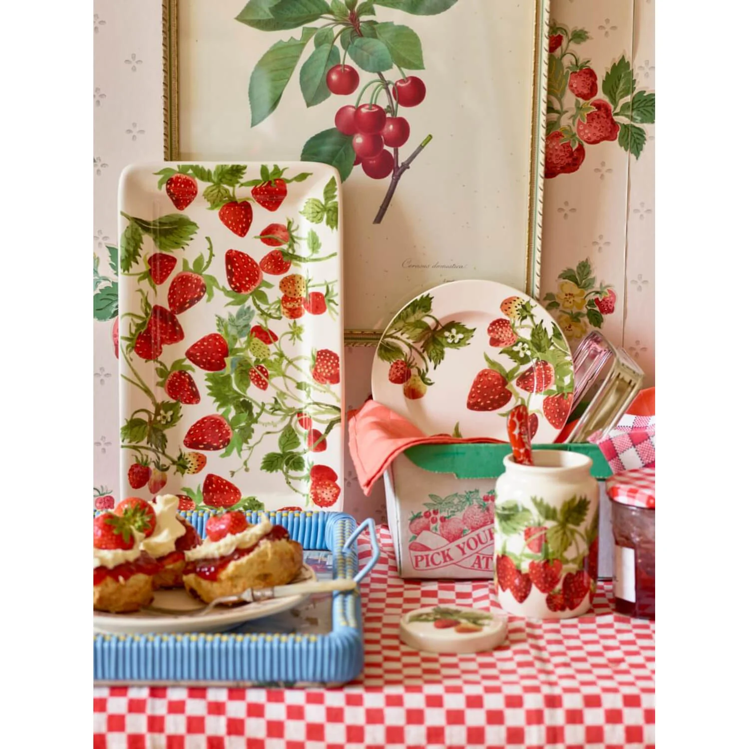 Emma Bridgewater Earthenware 6 1/2" Plate - Strawberries - Image 8