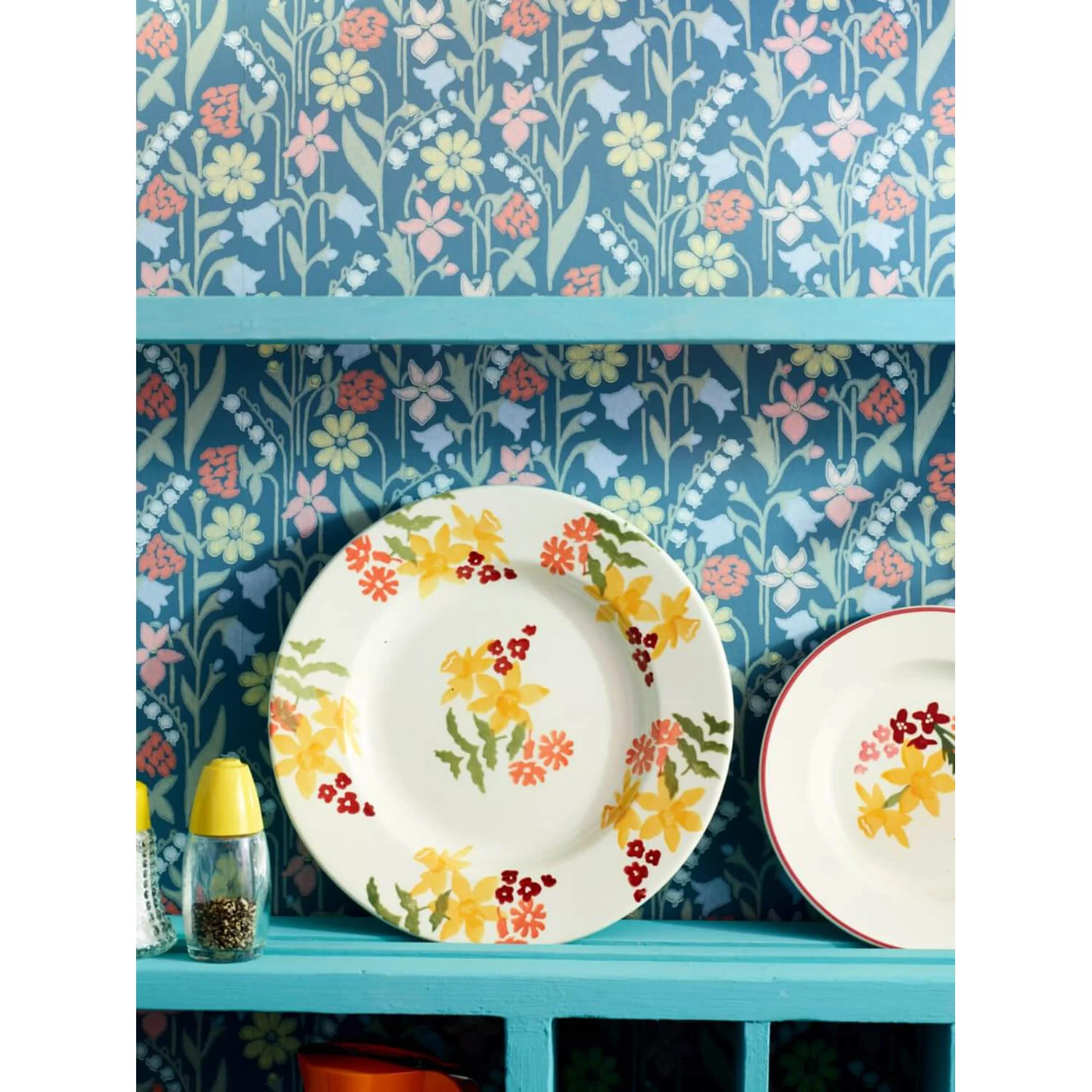 Emma Bridgewater Earthenware 8 1/2" Plate - Wild Daffodils - Image 2