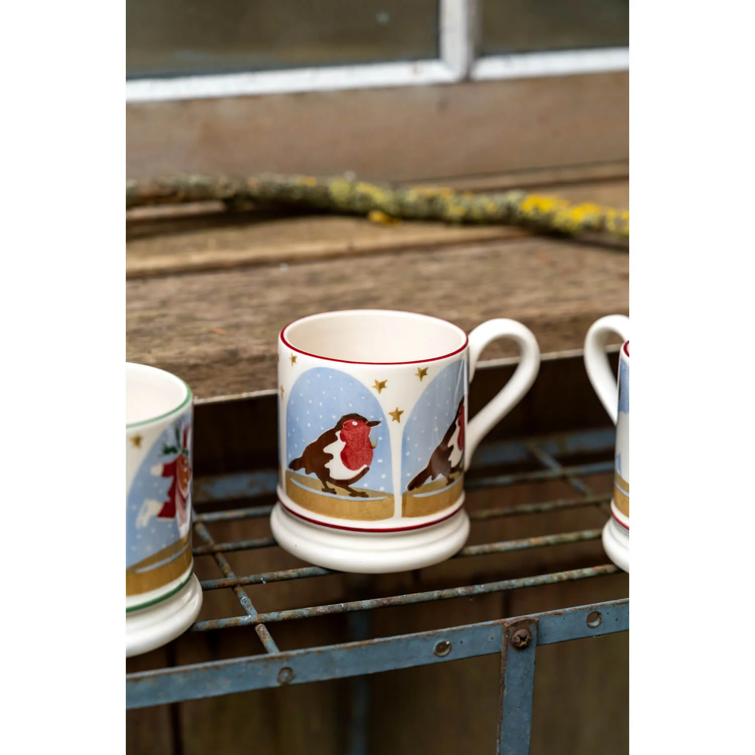 Emma Bridgewater Festive Half Pint Mug - Robin Snow Globe - Image 5