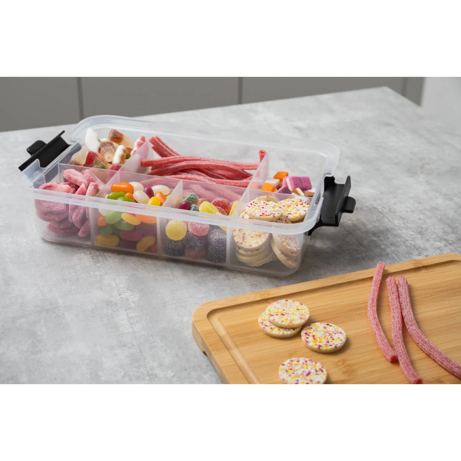 Farberware Build-a-Board 20cm x 32cm Snacklebox Polypropylene Board with Lid - Small - Image 11