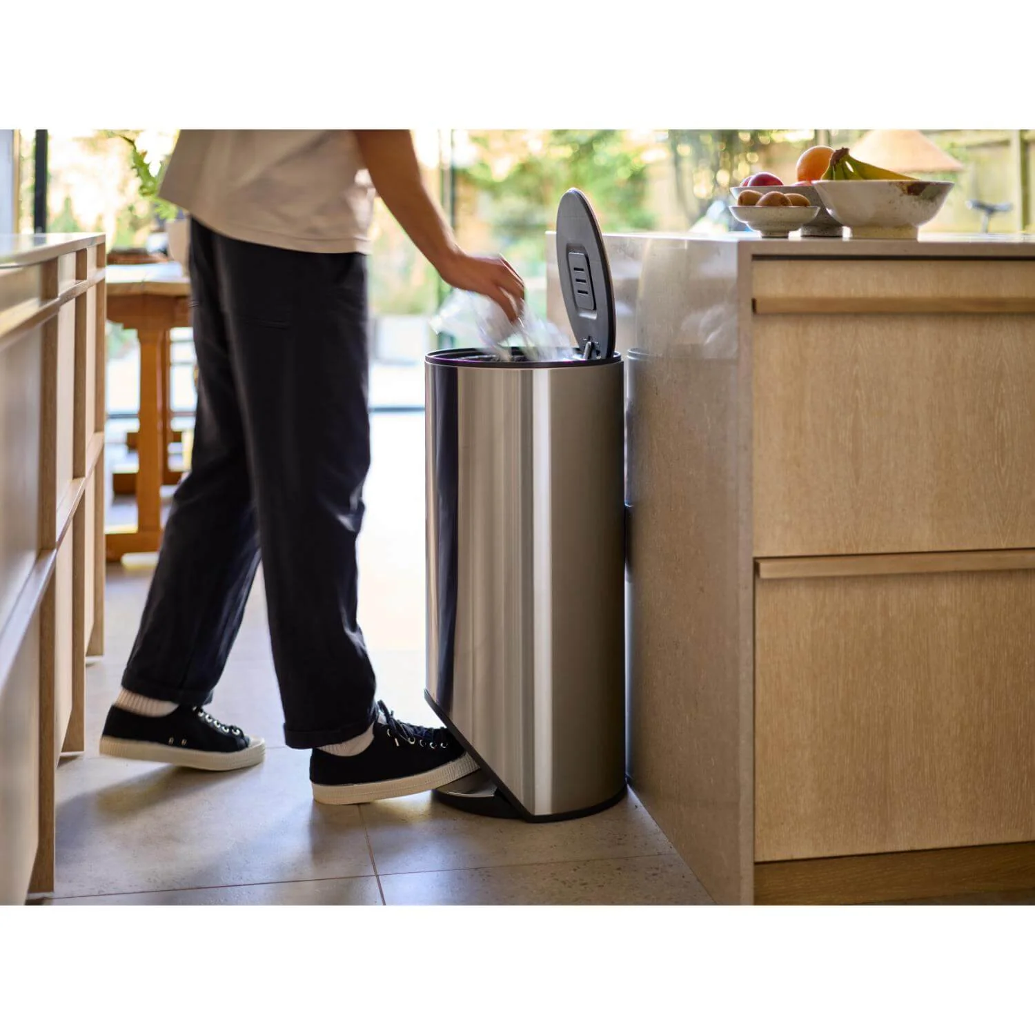 Joseph Joseph Arc 30 Litre Easy-Push Pedal Bin - Stainless Steel - Image 9