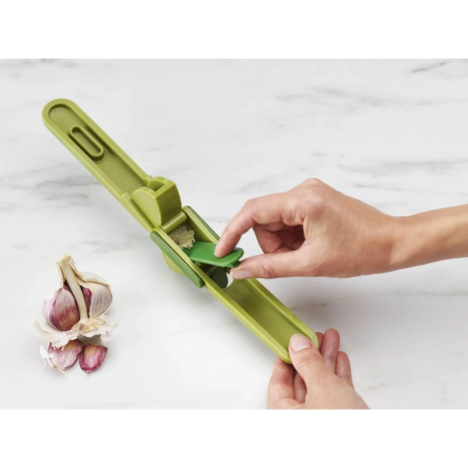 Joseph Joseph Clean Force Garlic Press - Green - Image 4