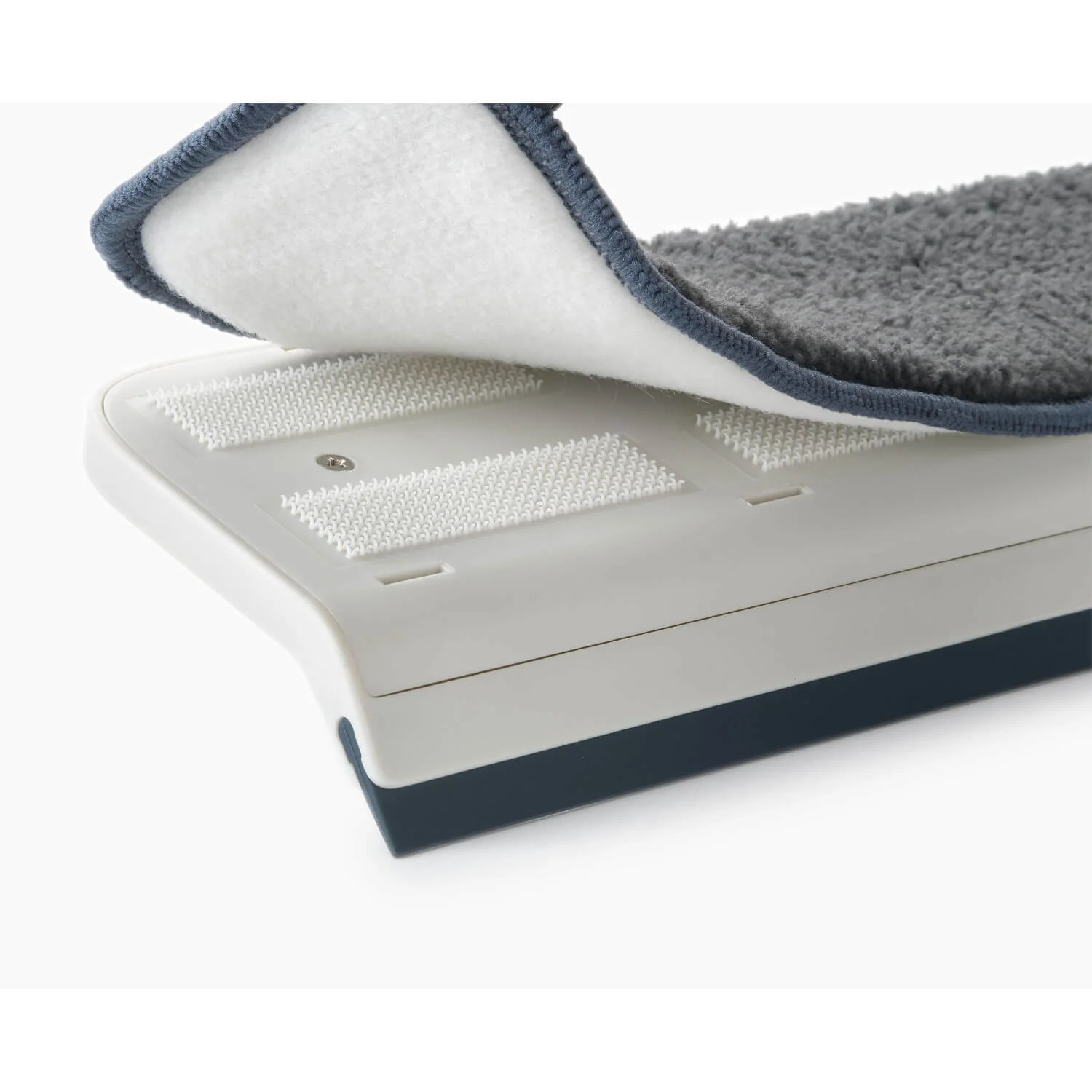 Joseph Joseph CleanTech™ 2-in-1 Glass Cleaning Tool - Image 2