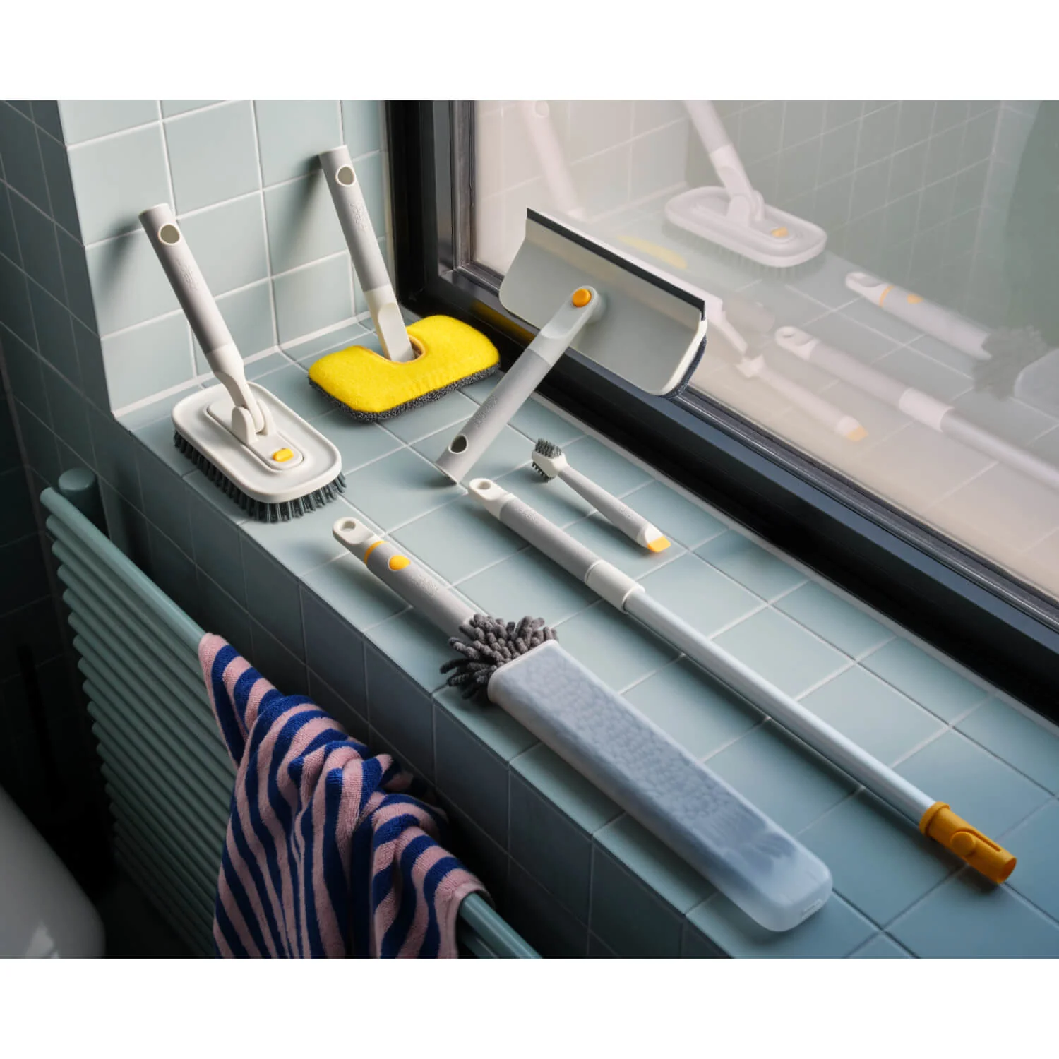 Joseph Joseph CleanTech™ 2-in-1 Glass Cleaning Tool - Image 8