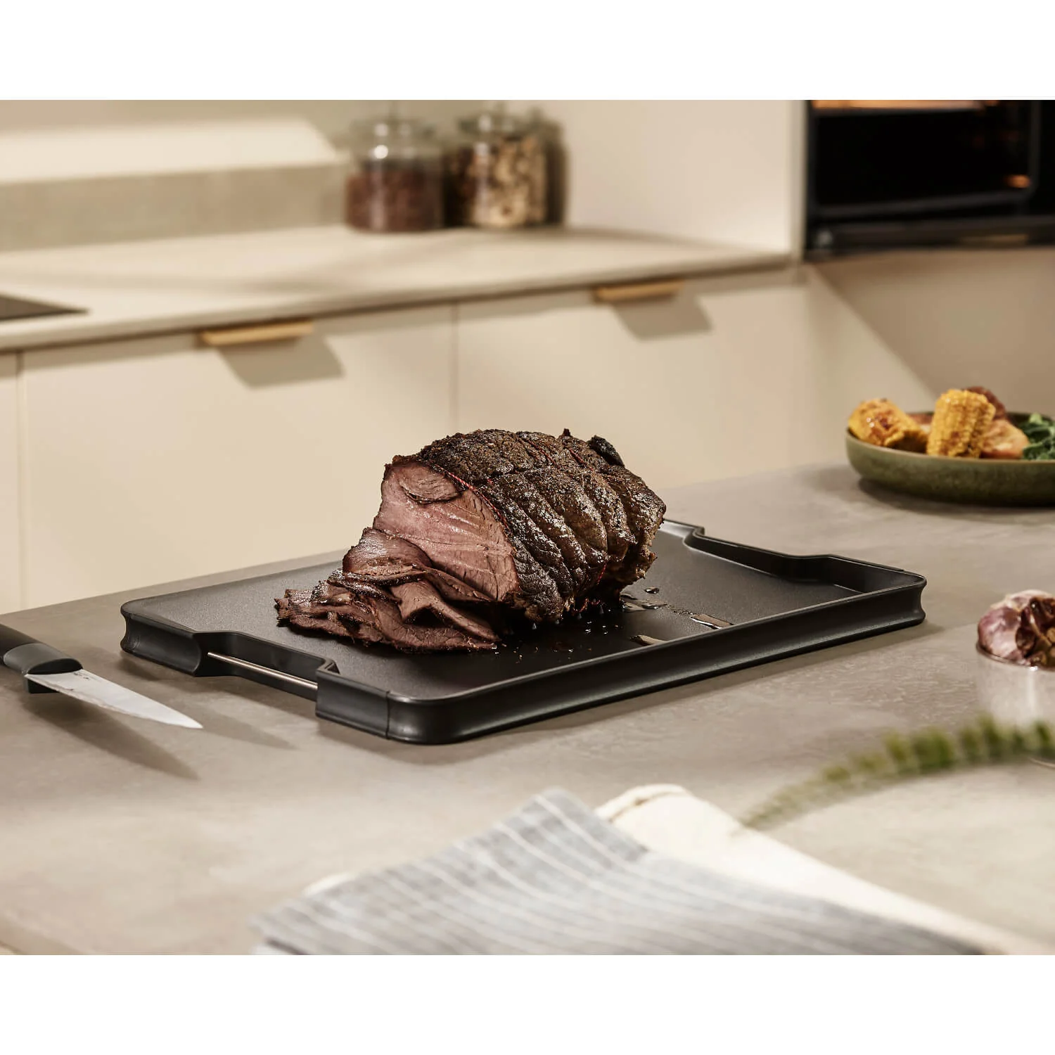 Joseph Joseph Cut&Carve Plus Multi-function Extra Large Chopping Board - Black - Image 8