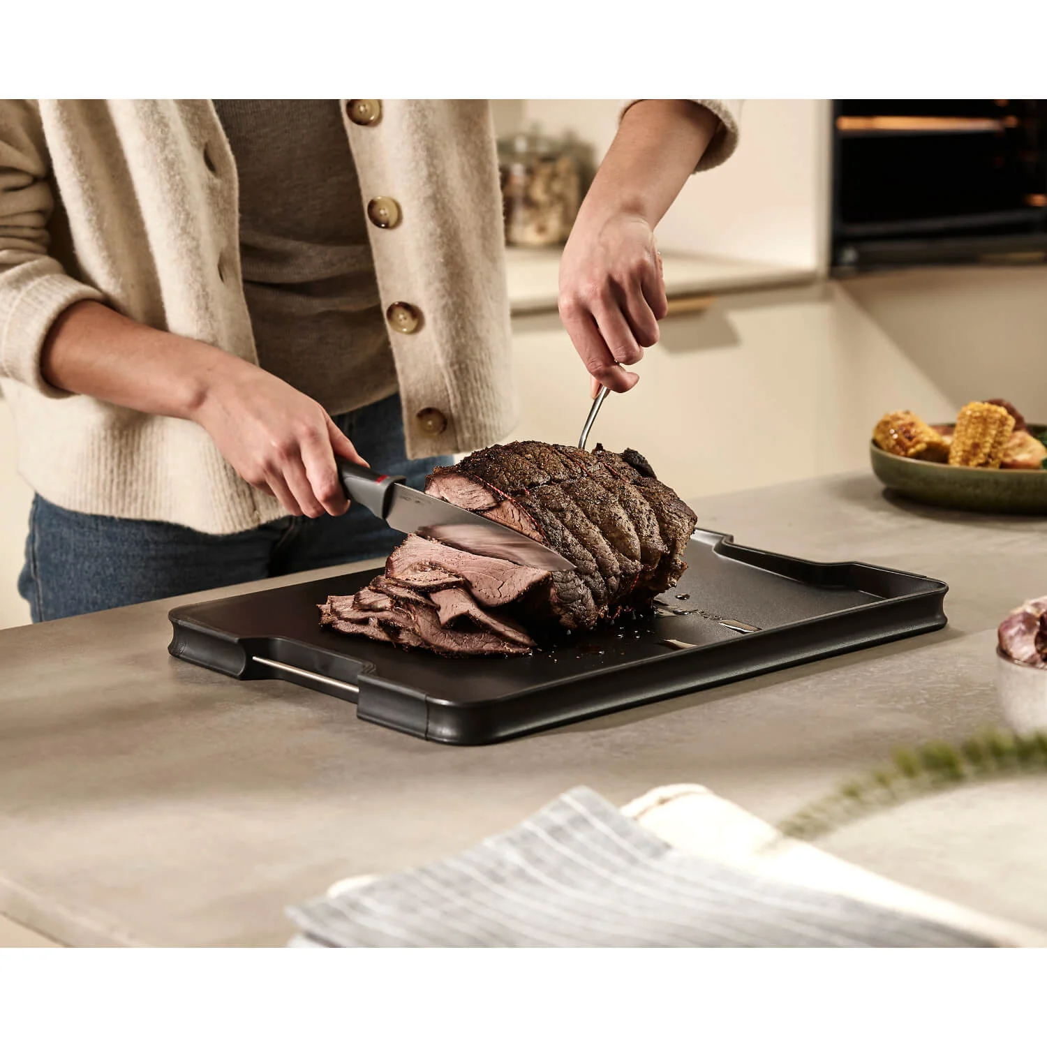 Joseph Joseph Cut&Carve Plus Multifunction Large Chopping Board - Black - Image 7