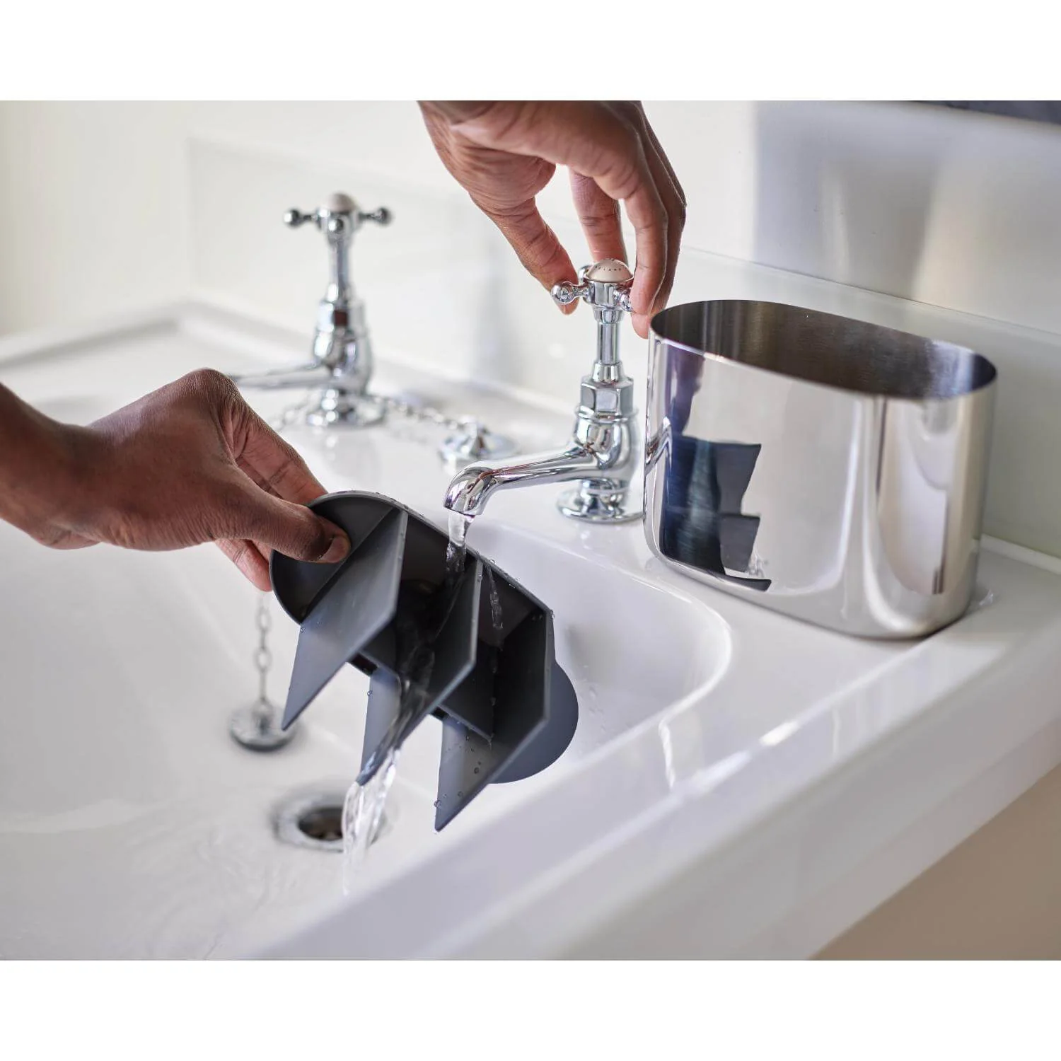 Joseph Joseph EasyStore Luxe Stainless Steel Large Toothbrush Caddy - Image 6