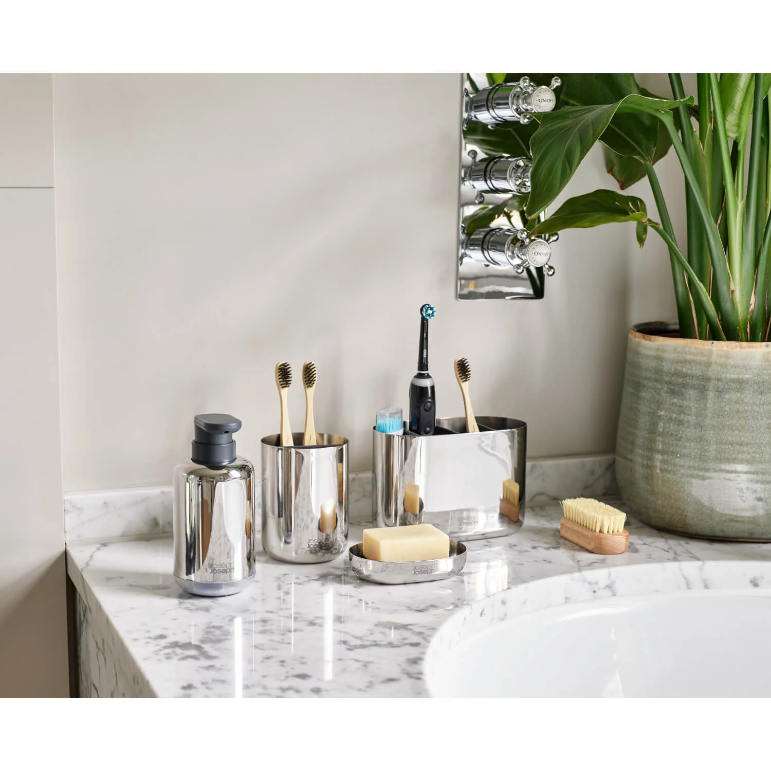 Joseph Joseph EasyStore Luxe Stainless Steel Soap Pump - Image 9