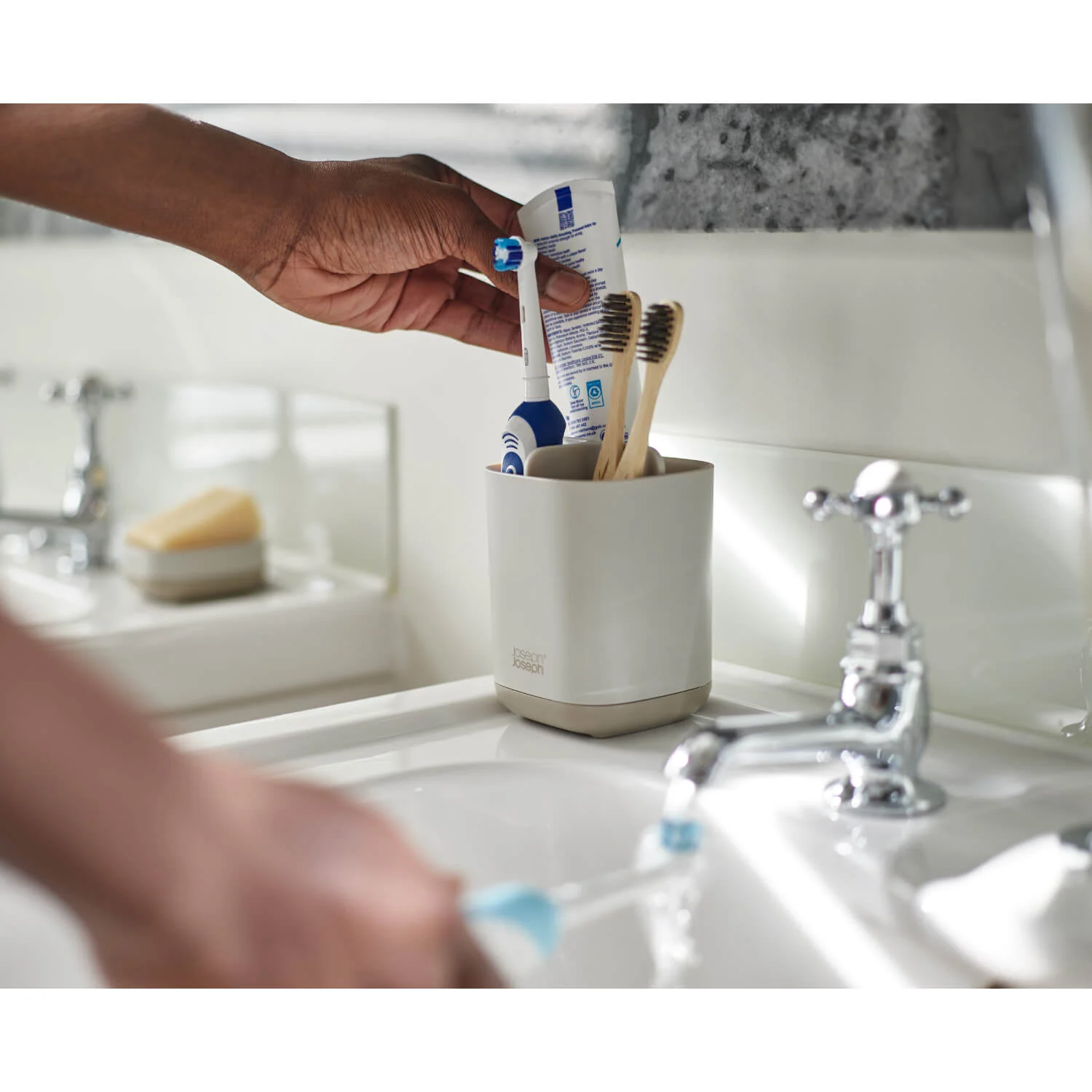 Joseph Joseph EasyStore Small Toothbrush Caddy - Ecru - Image 8