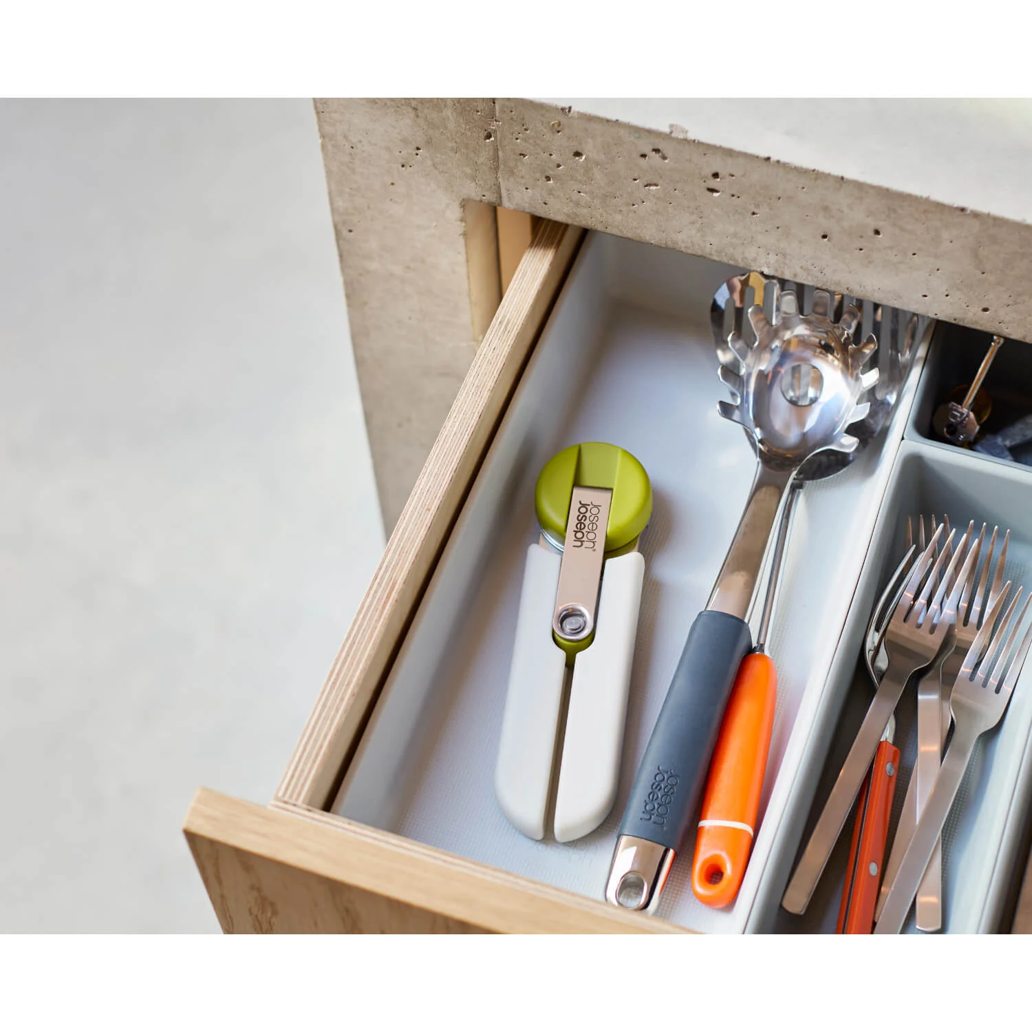 Joseph Joseph GoRound™ Easy-Open Can Opener - Stone/Green - Image 7