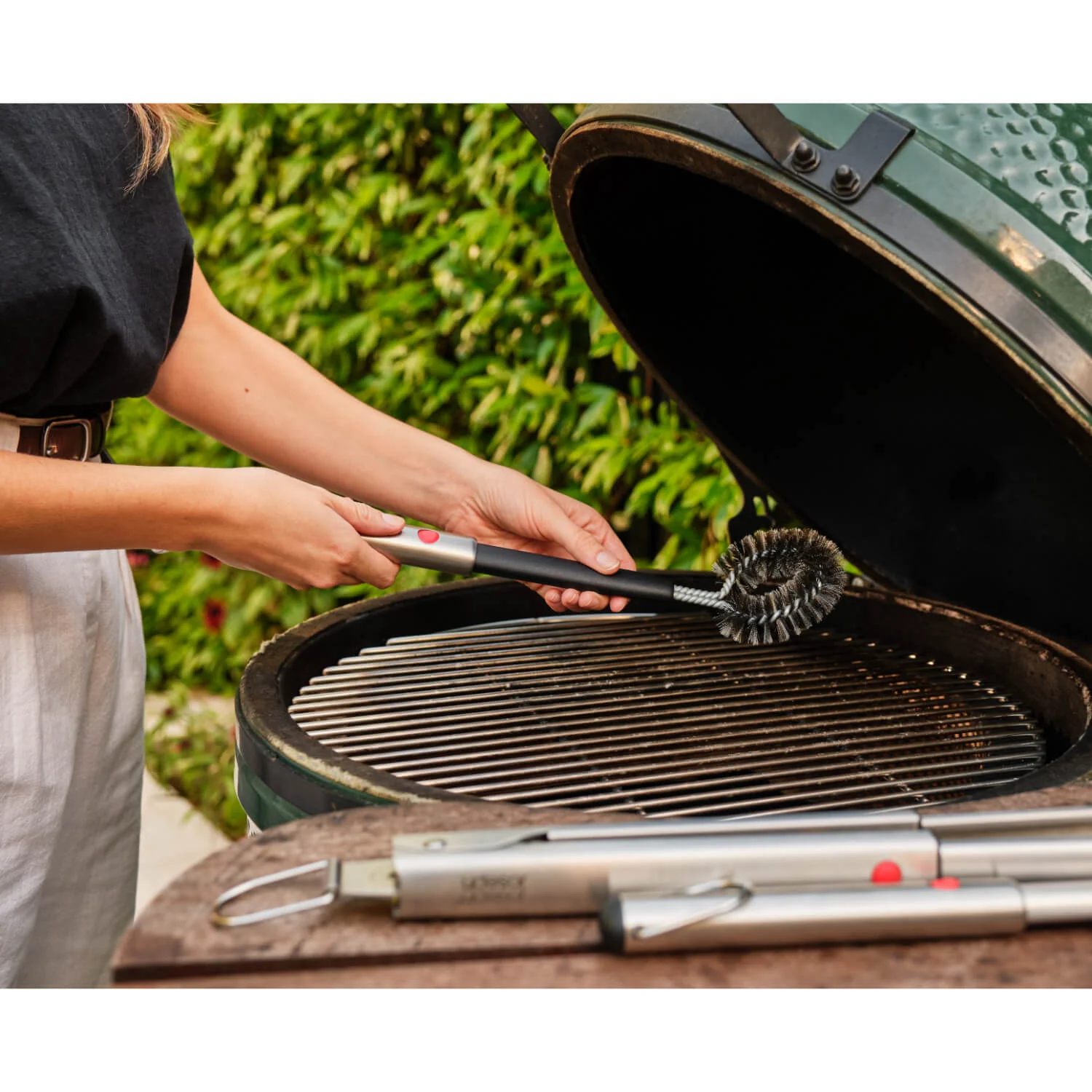 Joseph Joseph GrillOut™ BBQ Retractable Cleaning Brush - Image 7
