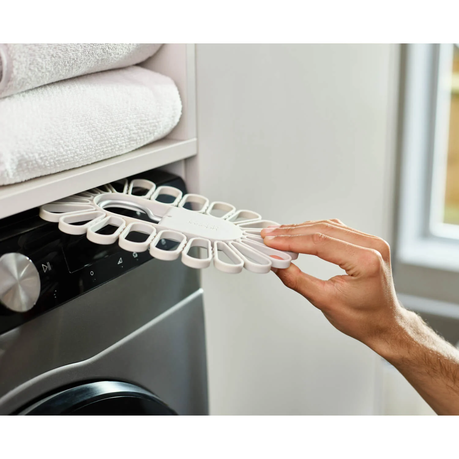 Joseph Joseph Petal™ 22 Piece QuickGrip Small Items Hanger - Ecru - Image 9