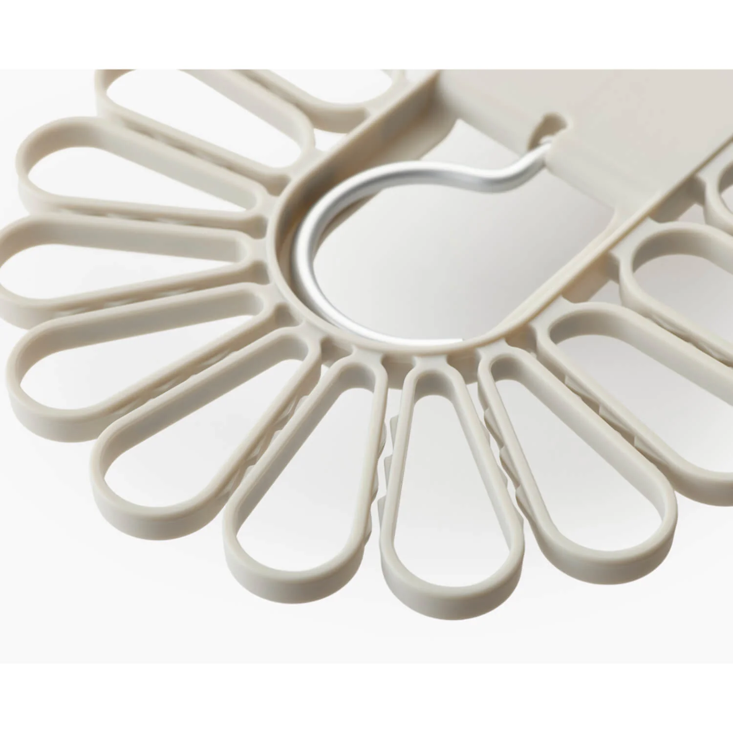 Joseph Joseph Petal™ 32 Piece QuickGrip Small Items Hanger - Ecru - Image 4