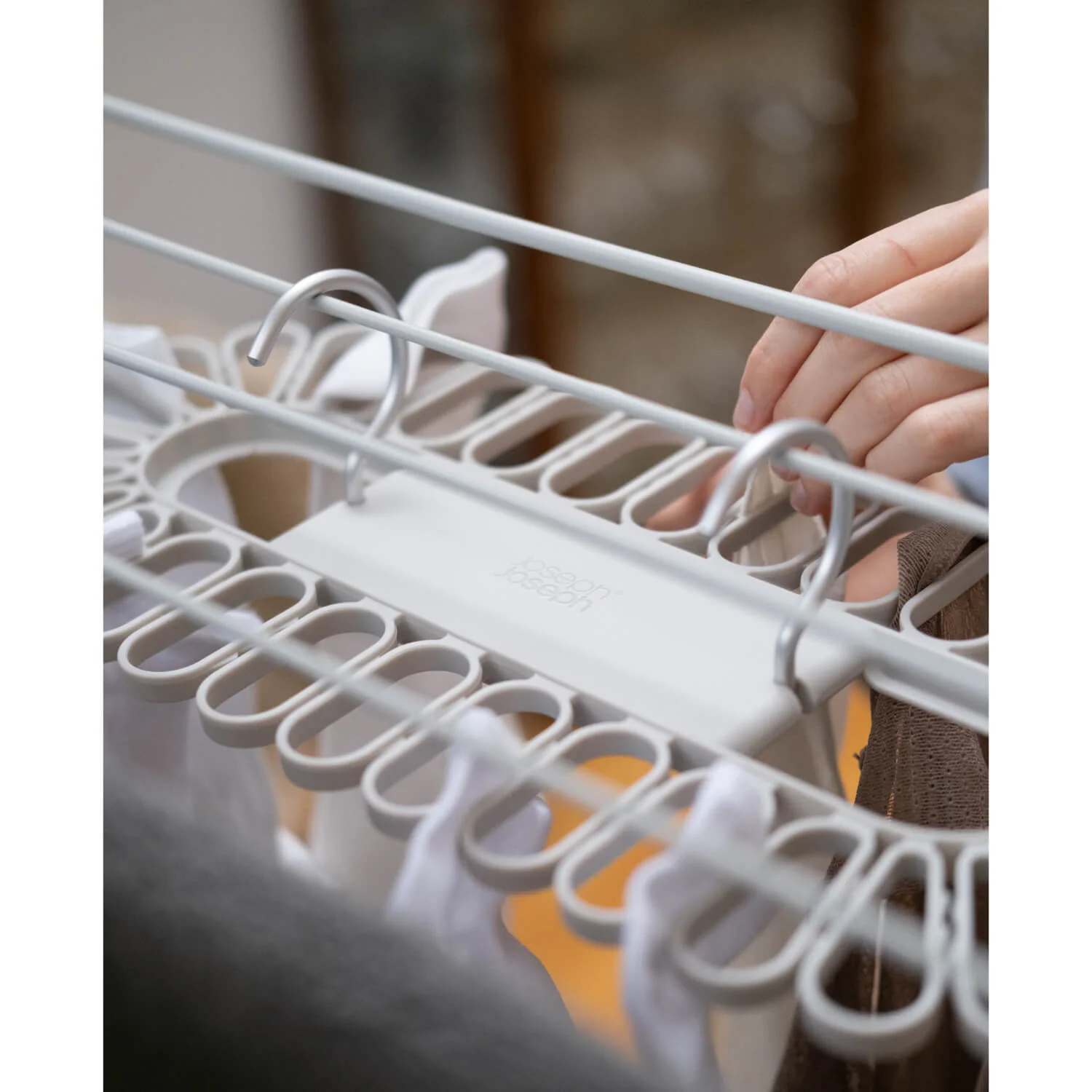 Joseph Joseph Petal™ 32 Piece QuickGrip Small Items Hanger - Ecru - Image 5