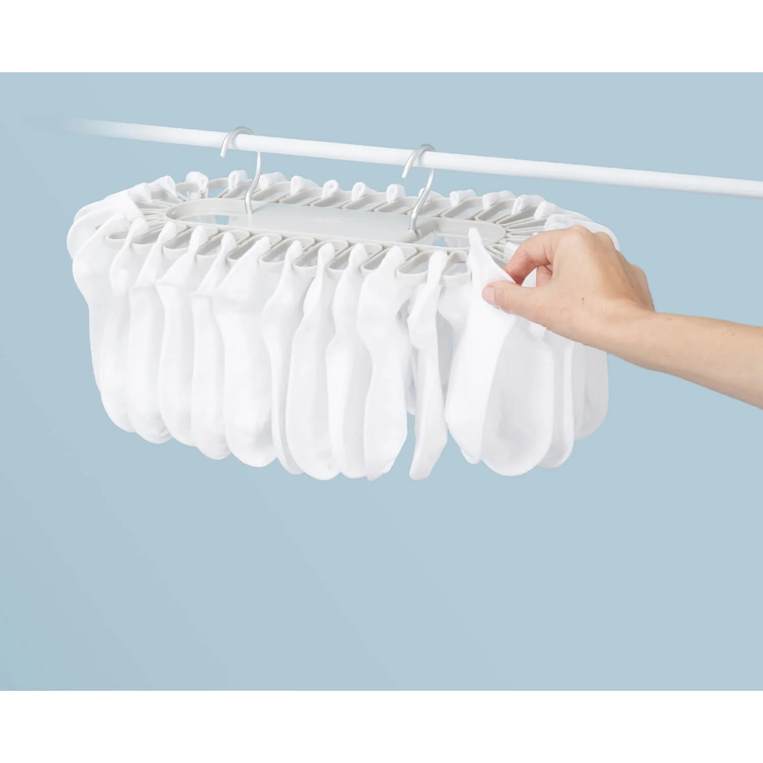 Joseph Joseph Petal™ 32 Piece QuickGrip Small Items Hanger - Ecru - Image 7