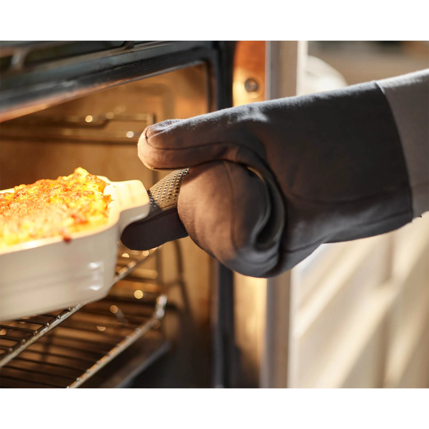 Joseph Joseph Pinch™ Easy-grip Single Oven Glove - Grey - Image 7