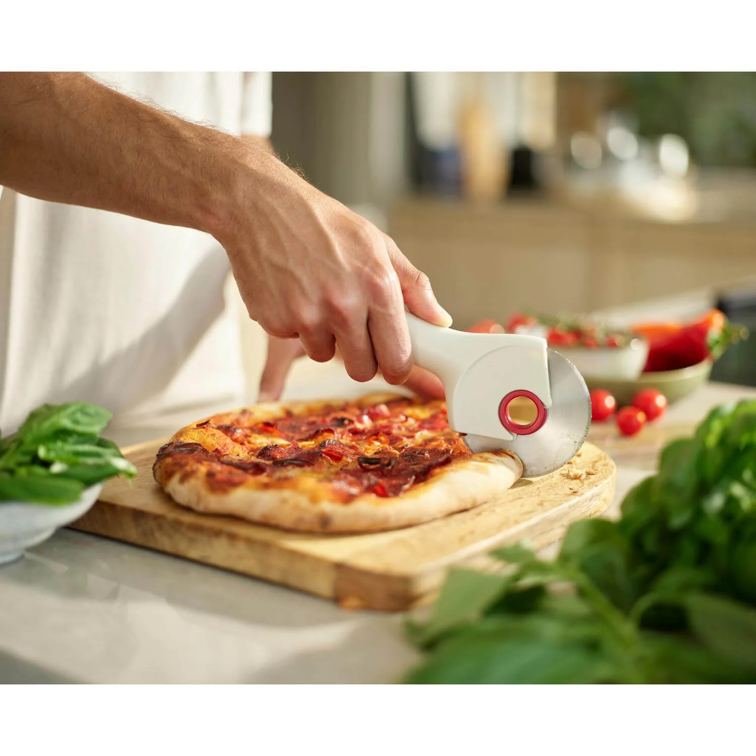 Joseph Joseph Ringo Easy Clean Pizza Cutter Wheel - Red - Image 4