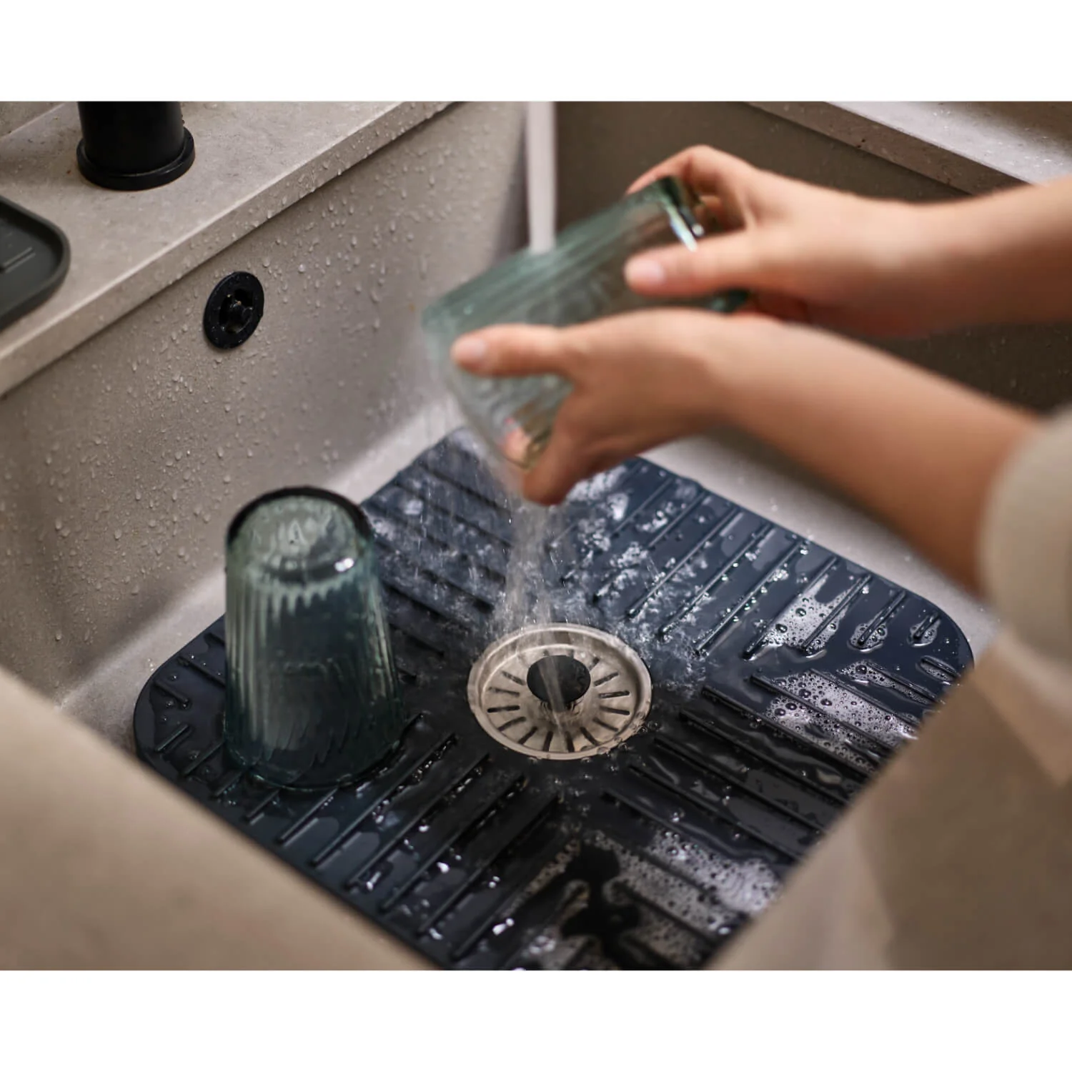 Joseph Joseph SinkShield™ Grey Sink Protector With Plug - Small - Image 8