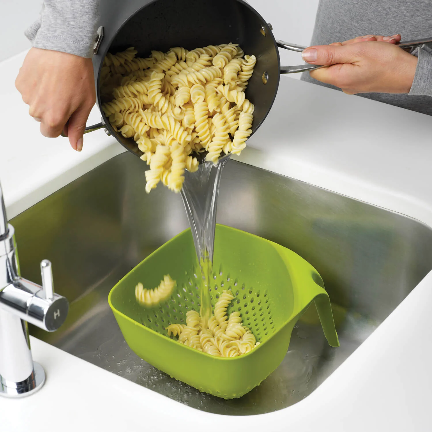 Joseph Joseph Square Colander - White - Image 4