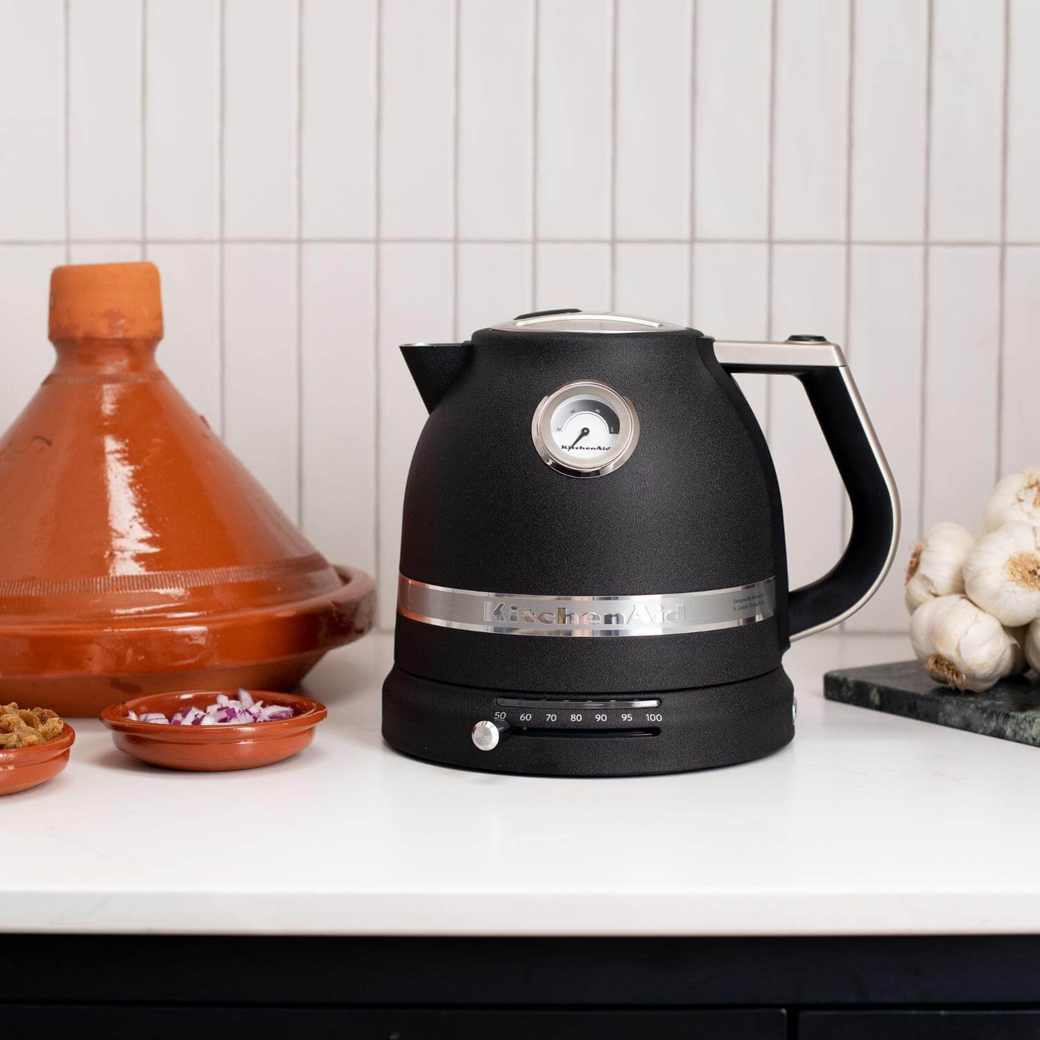 KitchenAid Artisan 5KEK1522BBK 1.5 Litre Kettle - Cast Iron Black - Image 5