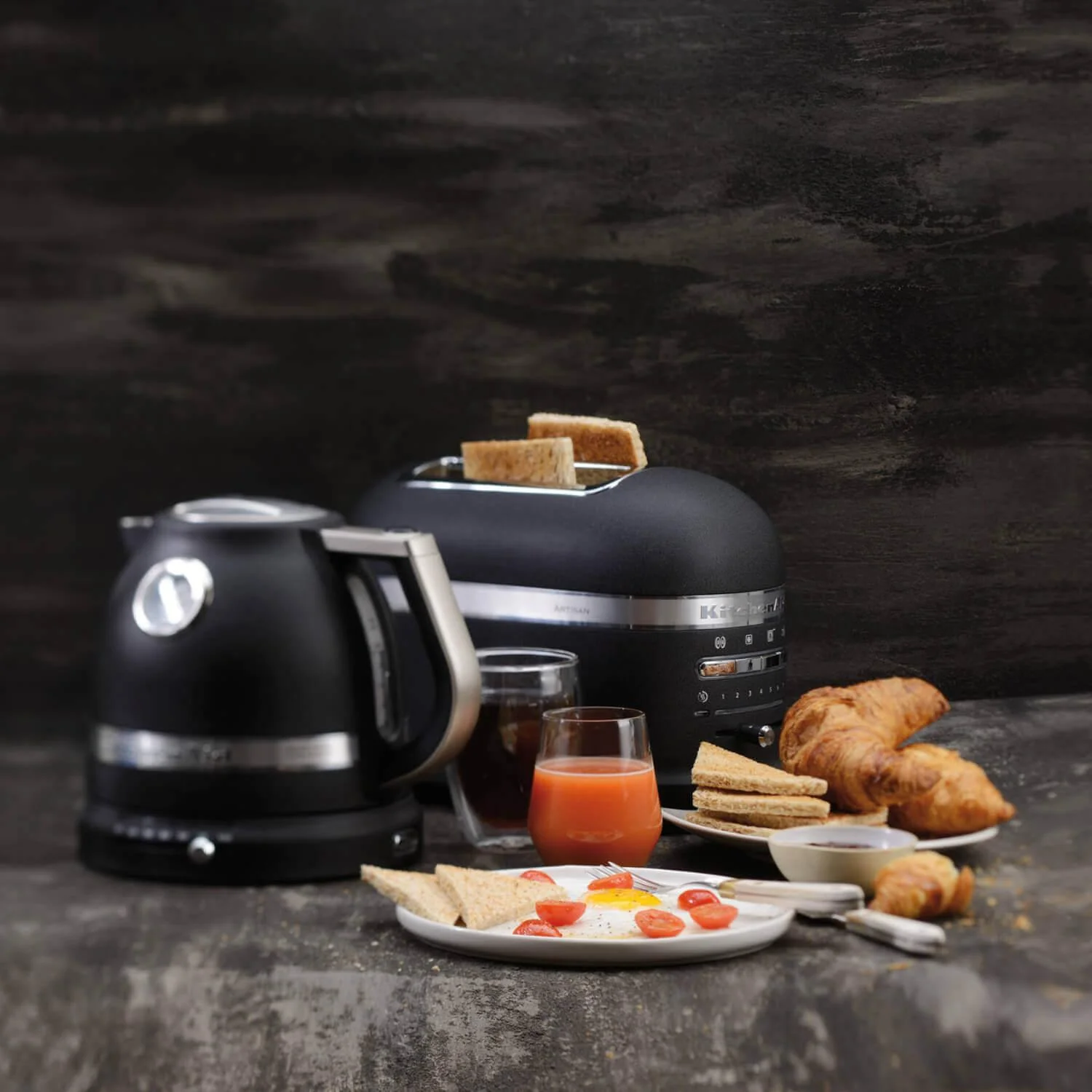 KitchenAid Artisan 5KEK1522BBK 1.5 Litre Kettle - Cast Iron Black - Image 6
