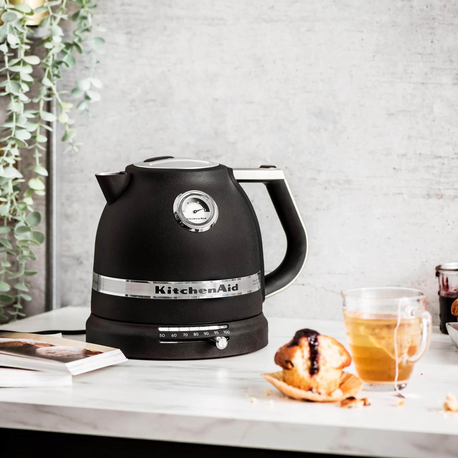 KitchenAid Artisan 5KEK1522BBK 1.5 Litre Kettle - Cast Iron Black - Image 7