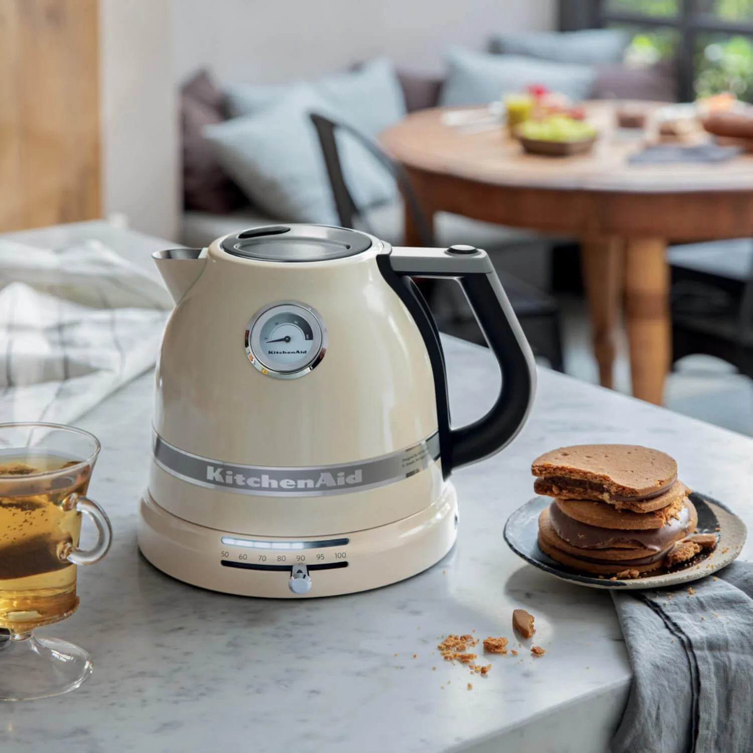 KitchenAid Artisan 5KEK1522BAC 1.5 Litre Kettle - Almond Cream - Image 7