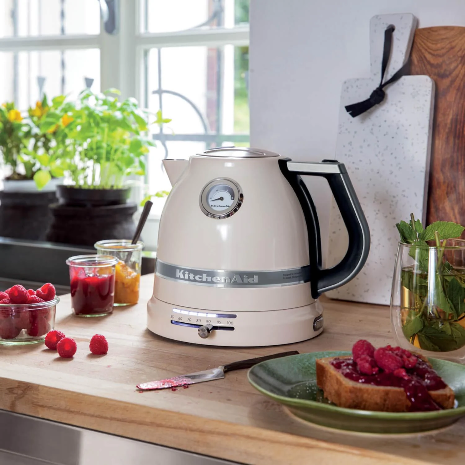 KitchenAid Artisan 5KEK1522BAC 1.5 Litre Kettle - Almond Cream - Image 8