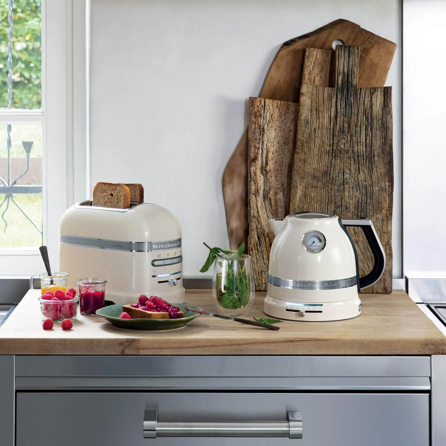 KitchenAid Artisan 5KEK1522BAC 1.5 Litre Kettle - Almond Cream - Image 9