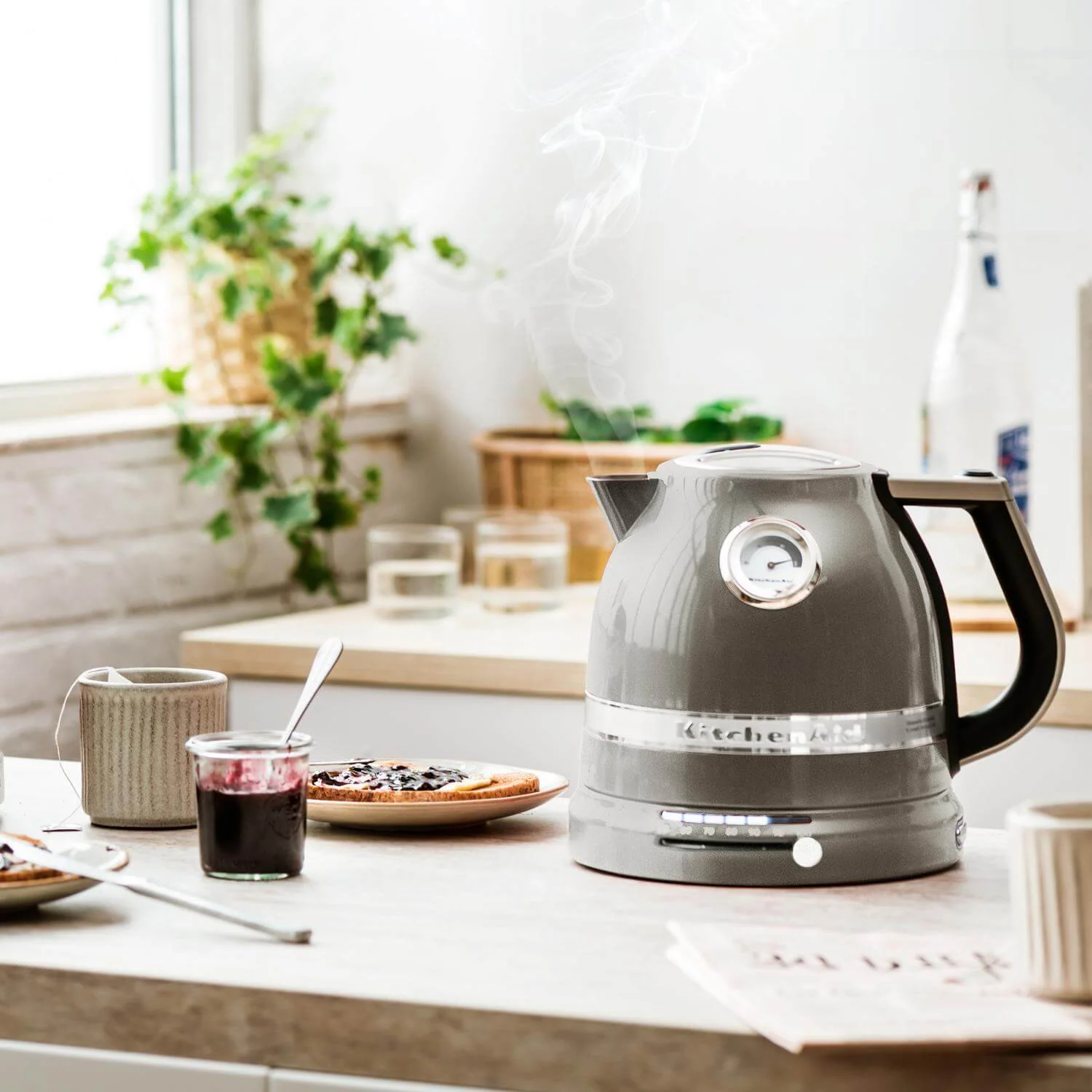 KitchenAid Artisan 5KEK1522BMS 1.5 Litre Kettle - Medallion Silver - Image 6