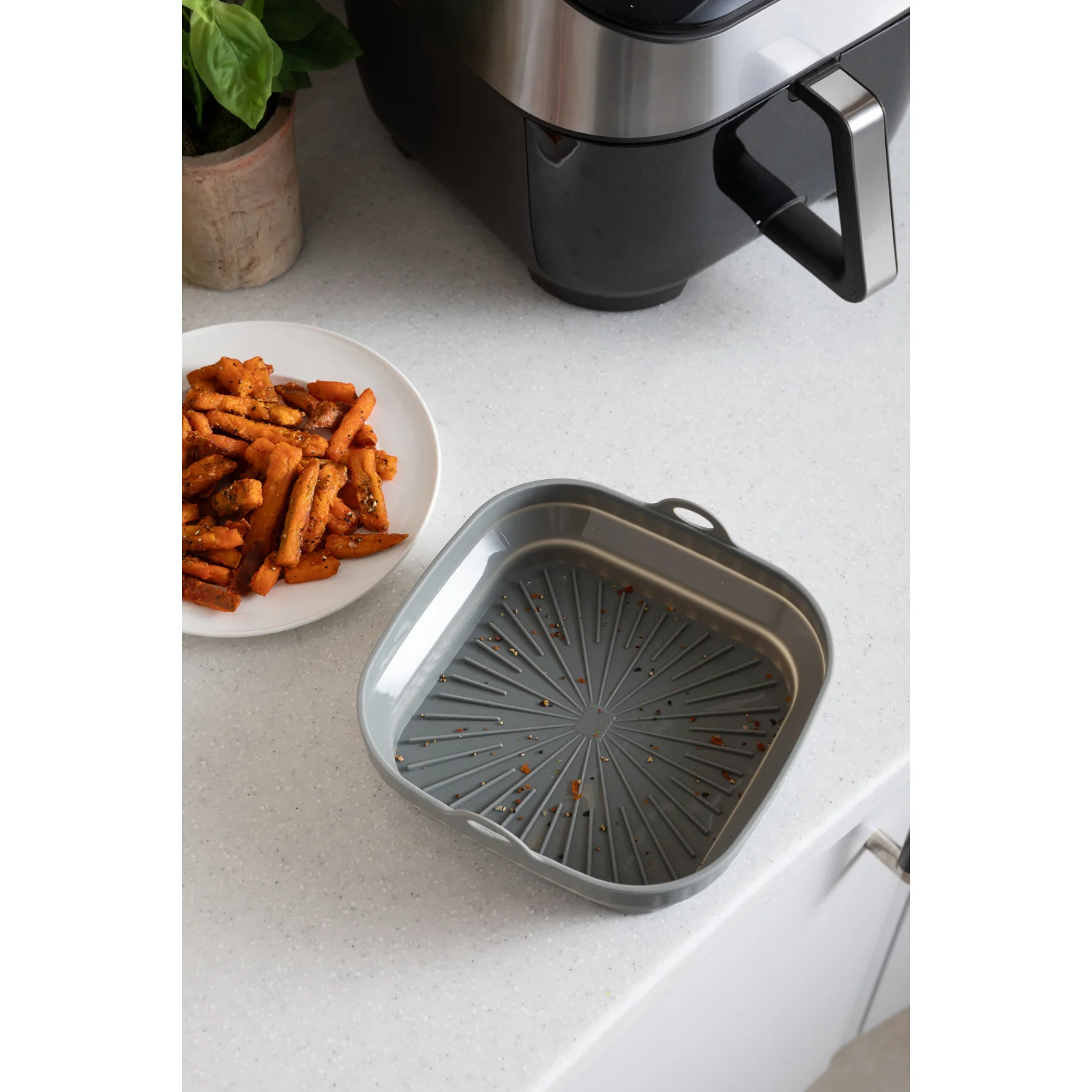 KitchenCraft Collapsible Silicone Air Fryer Liner - Rectangular - Image 6