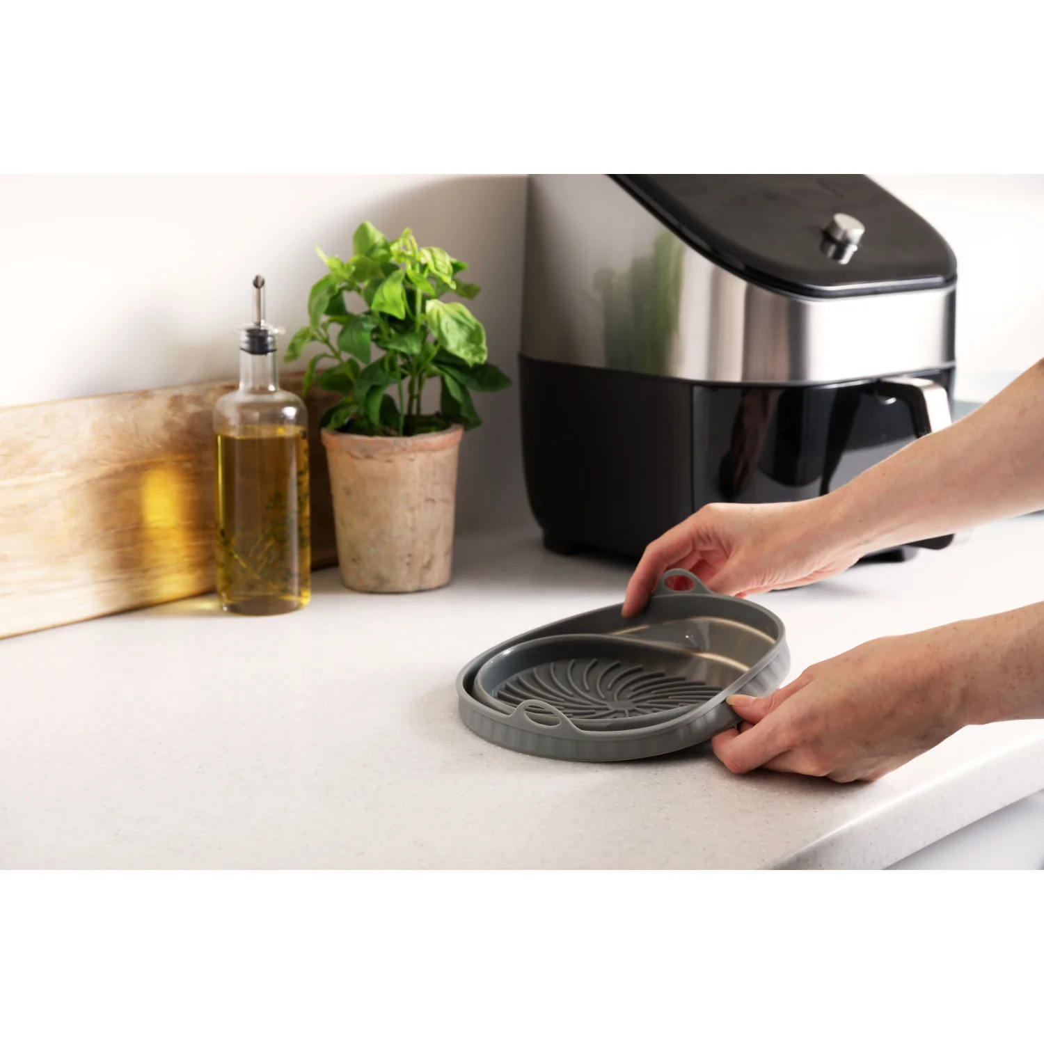 KitchenCraft Collapsible Silicone Air Fryer Liner - Round - Image 7