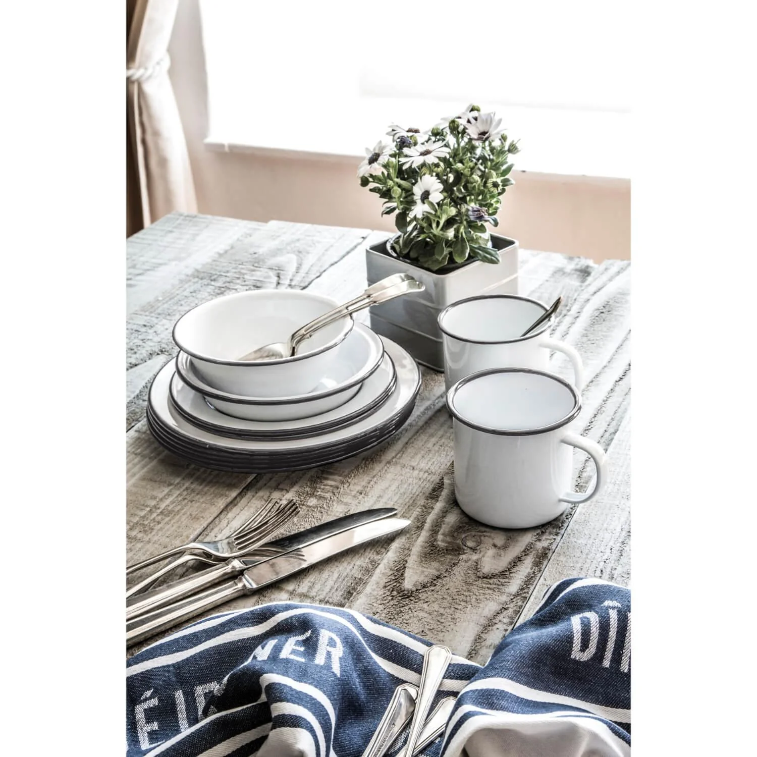 Living Nostalgia Enamel Side Plate - 20cm - Image 5