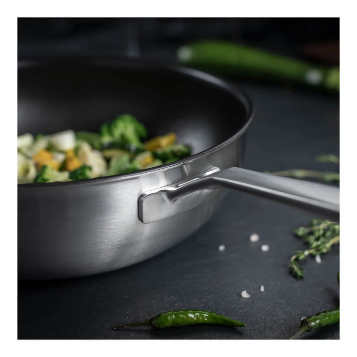 Kuhn Rikon Culinary Fiveply 28cm Non-Stick Wok/Chef's Pan with Lid & Helper Handle - Image 6