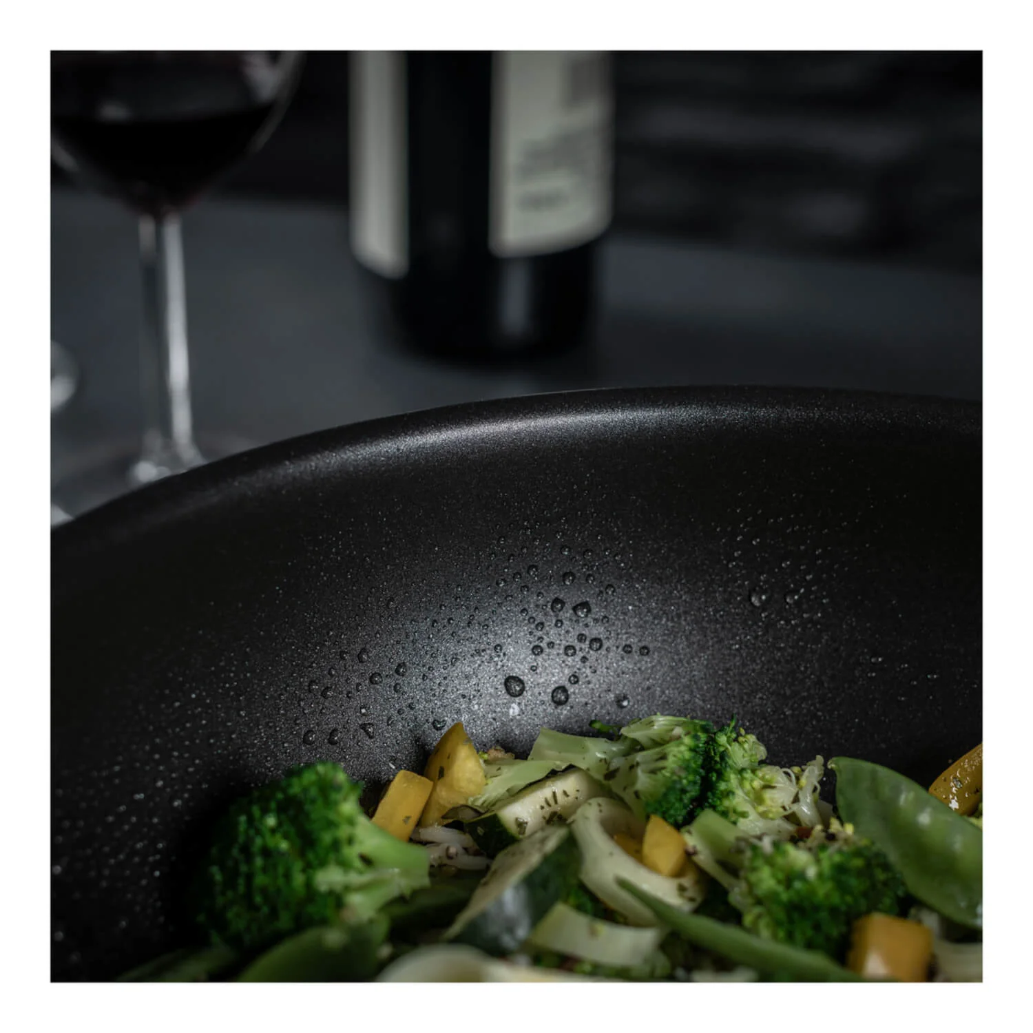 Kuhn Rikon Culinary Fiveply 28cm Non-Stick Wok/Chef's Pan with Lid & Helper Handle - Image 8