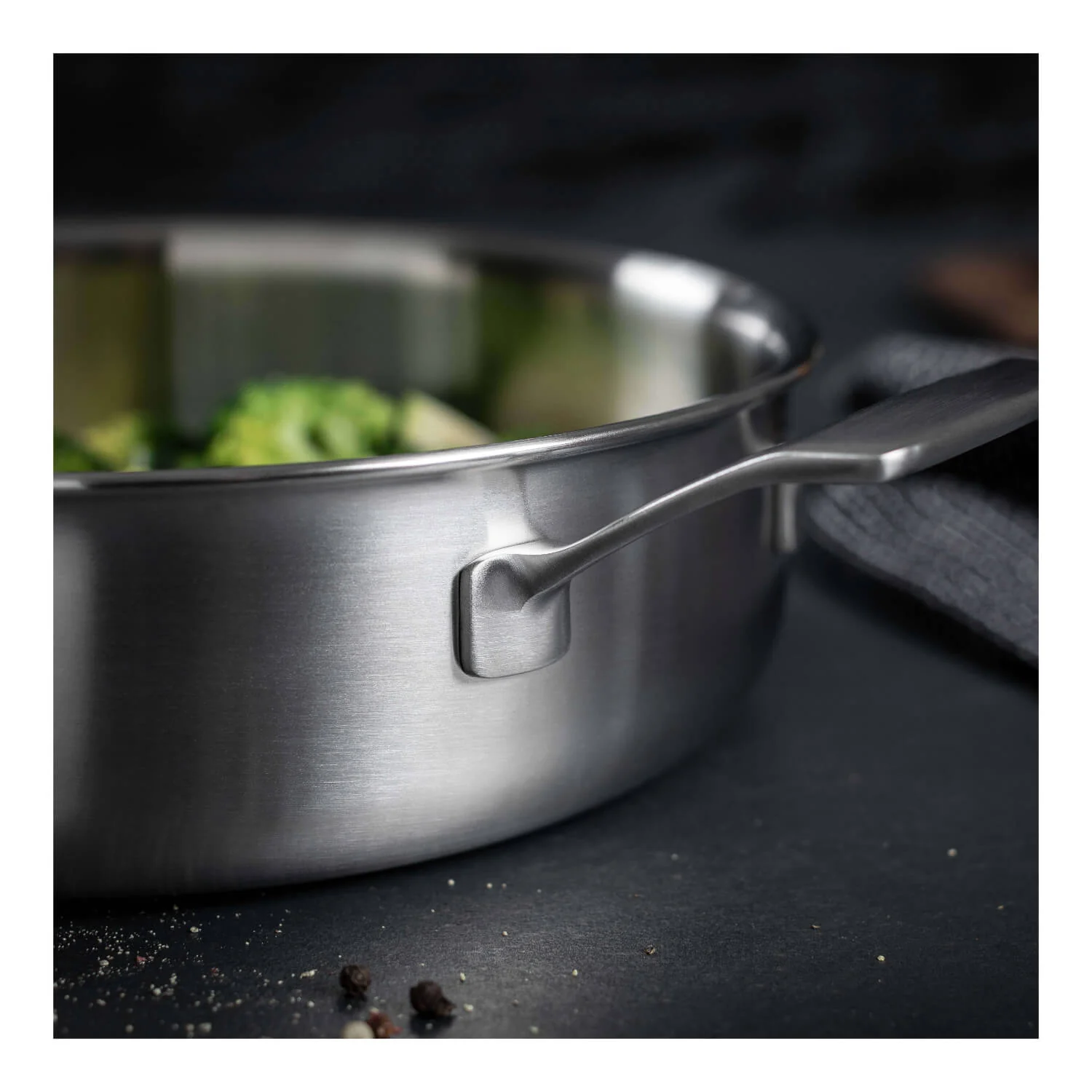 Kuhn Rikon Culinary Fiveply 28cm Serving Pan with Lid - Image 4